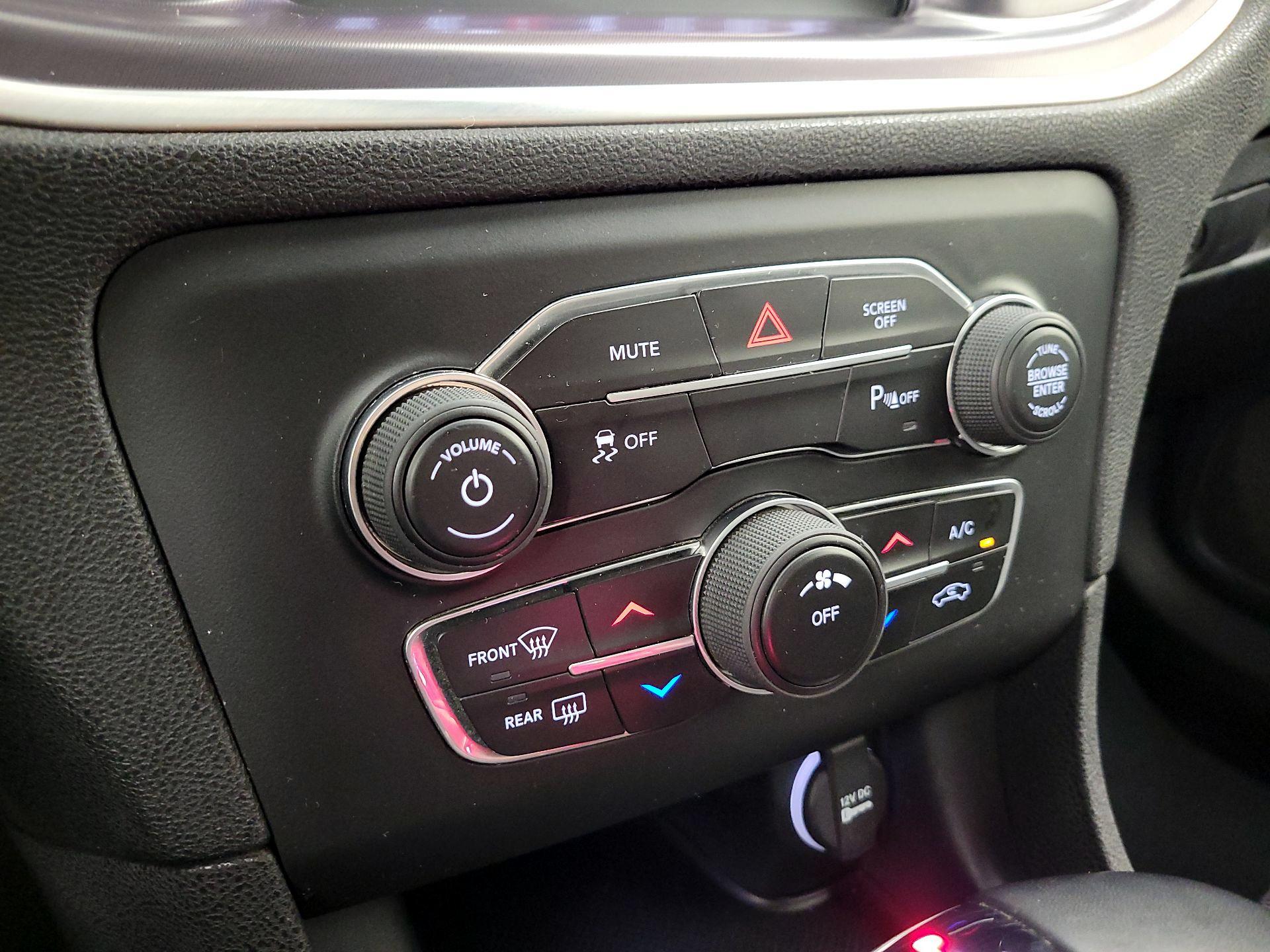 Thumbnail: 2020 Dodge Charger - 16