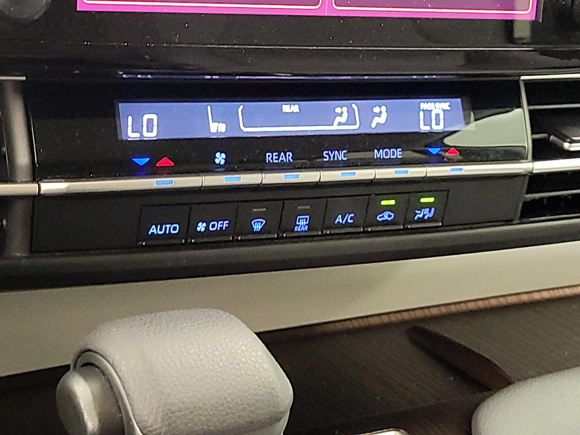 Thumbnail: 2024 Toyota Sienna - 16