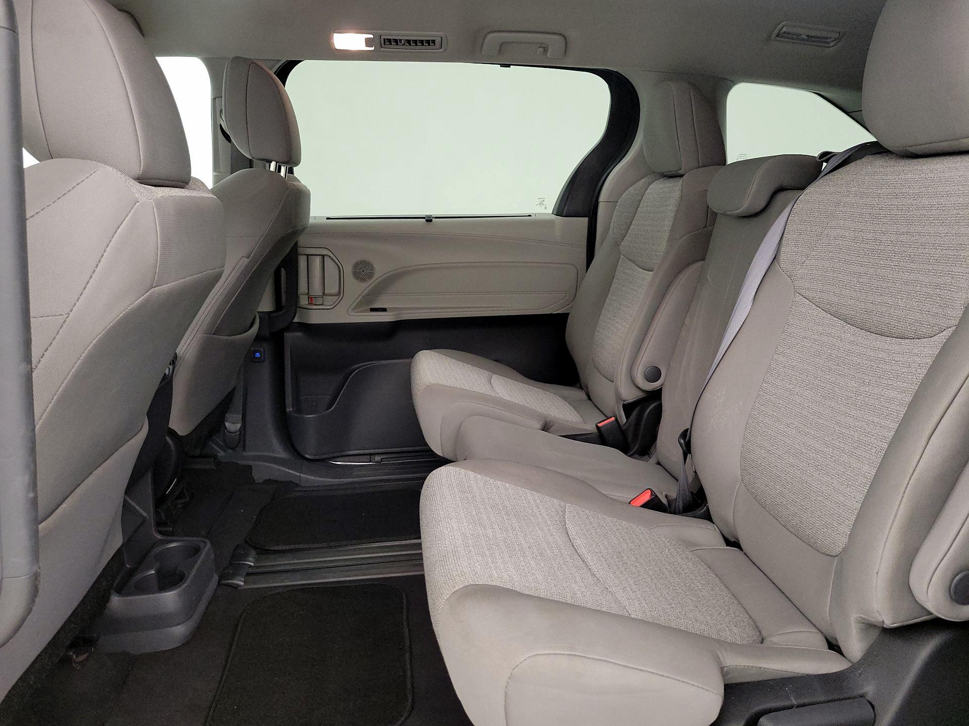 Thumbnail: 2024 Toyota Sienna - 18