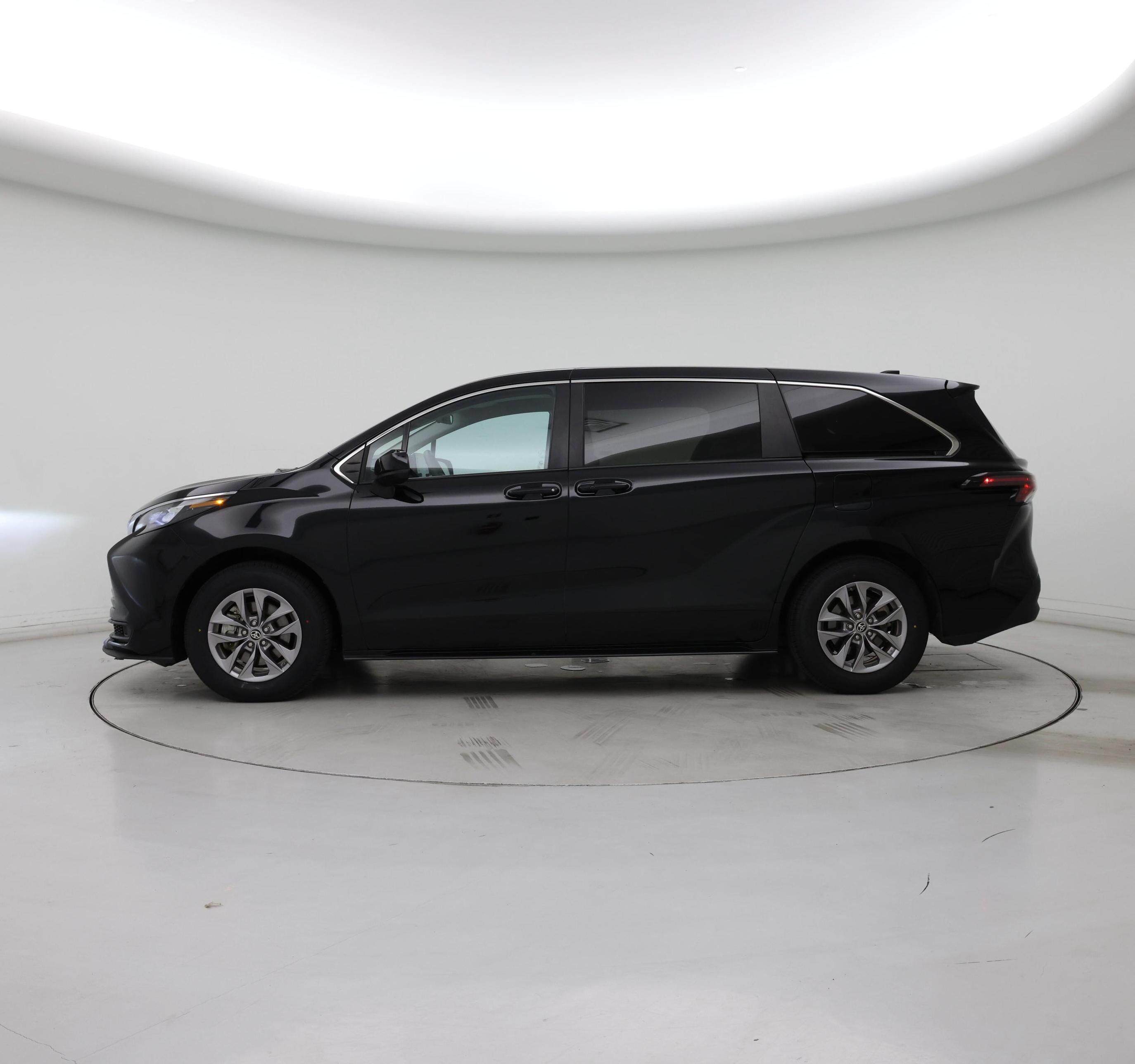 Thumbnail: 2024 Toyota Sienna - 3