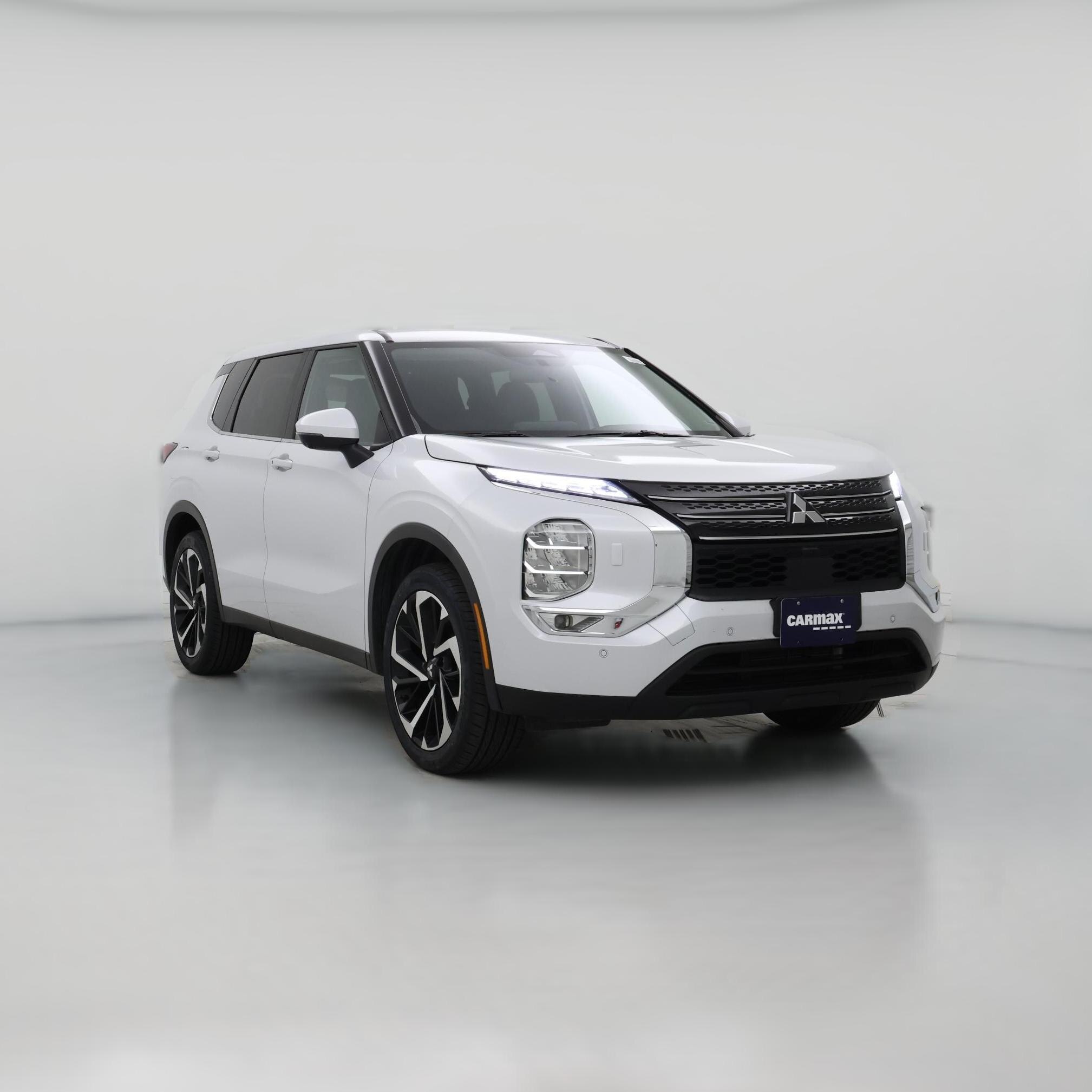 Thumbnail: 2024 Mitsubishi Outlander - 1