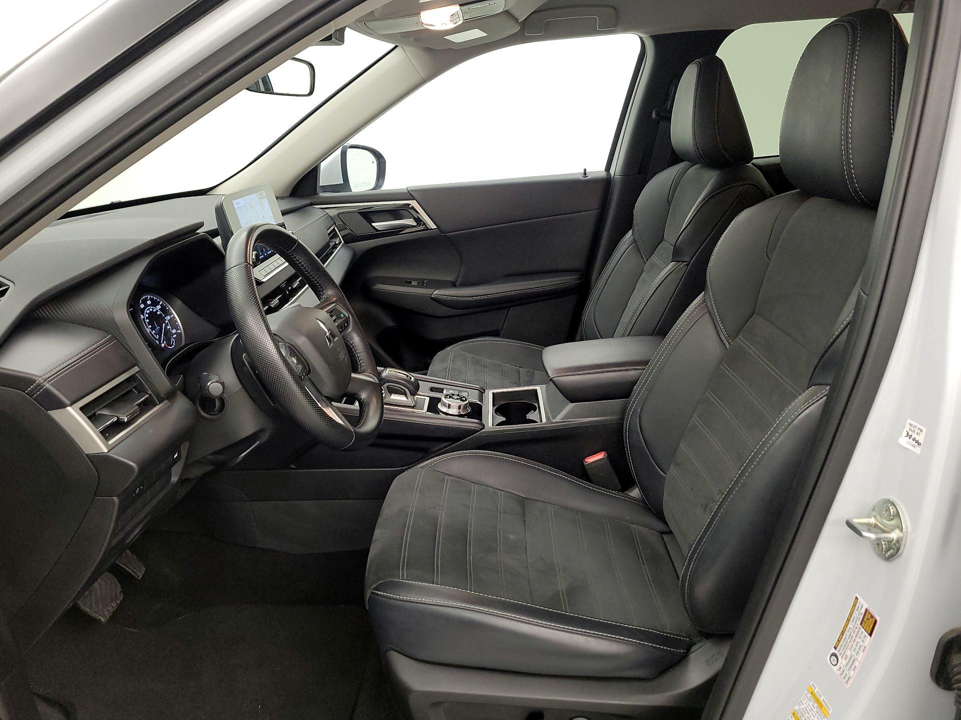 Thumbnail: 2024 Mitsubishi Outlander - 11