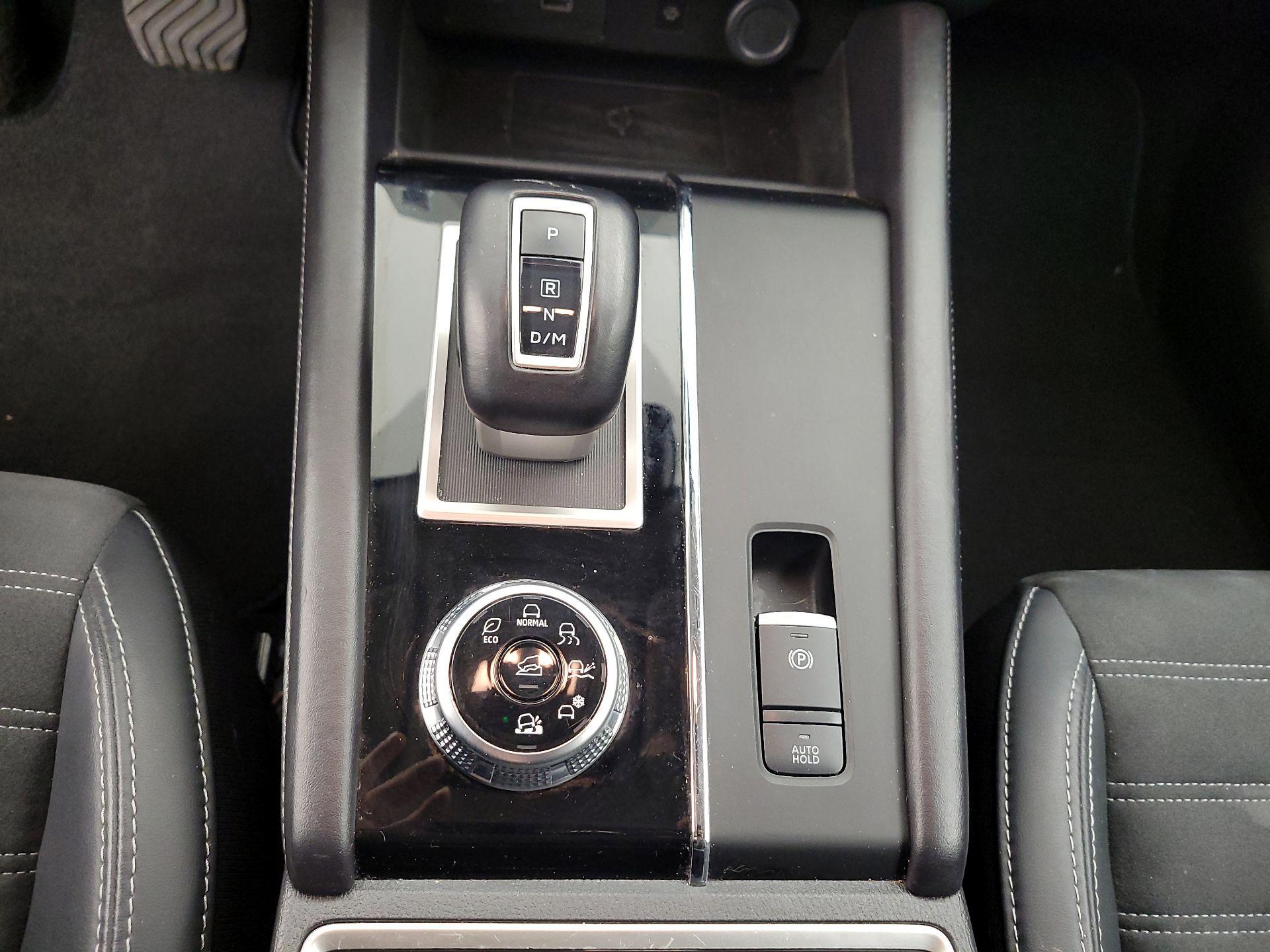 Thumbnail: 2024 Mitsubishi Outlander - 18