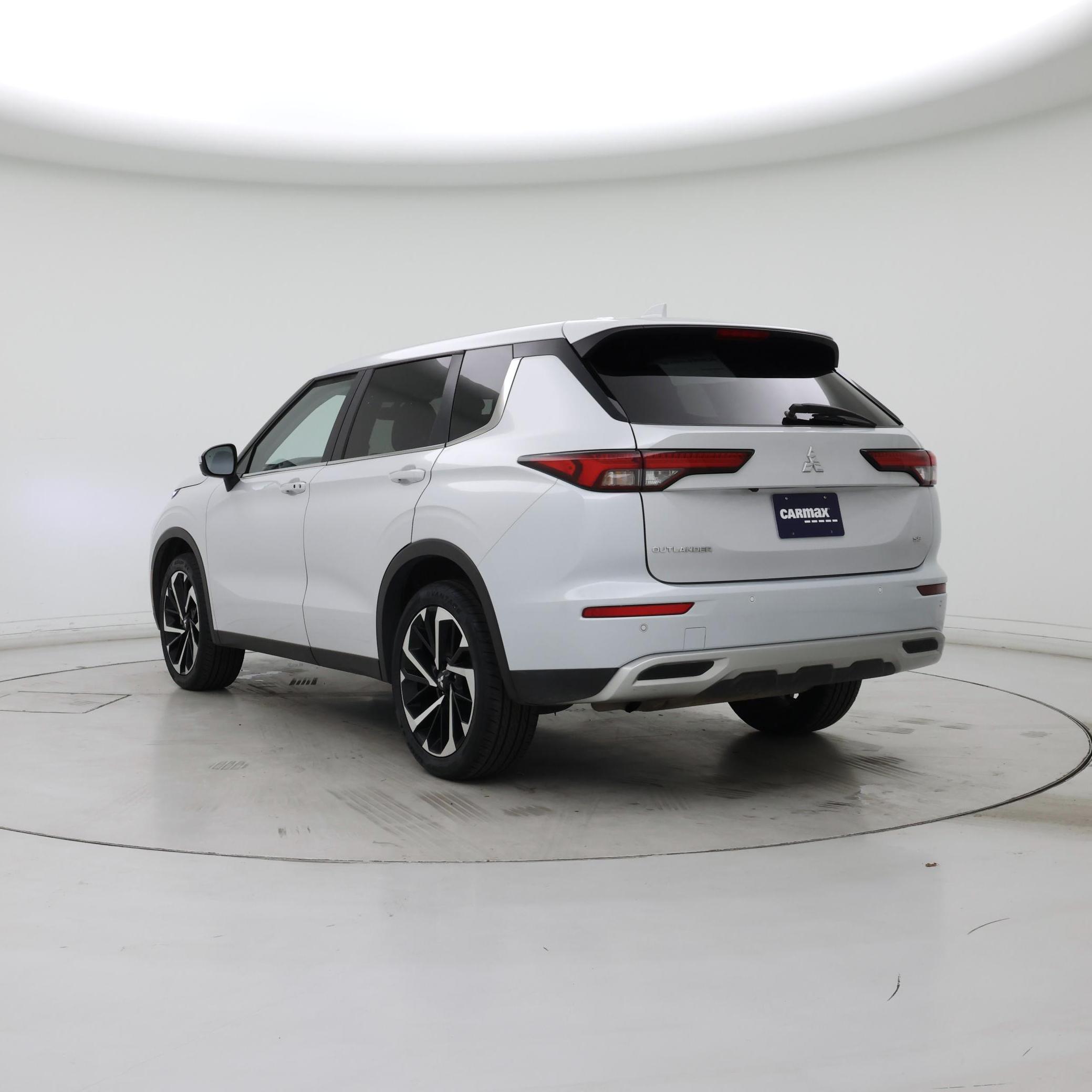 Thumbnail: 2024 Mitsubishi Outlander - 2