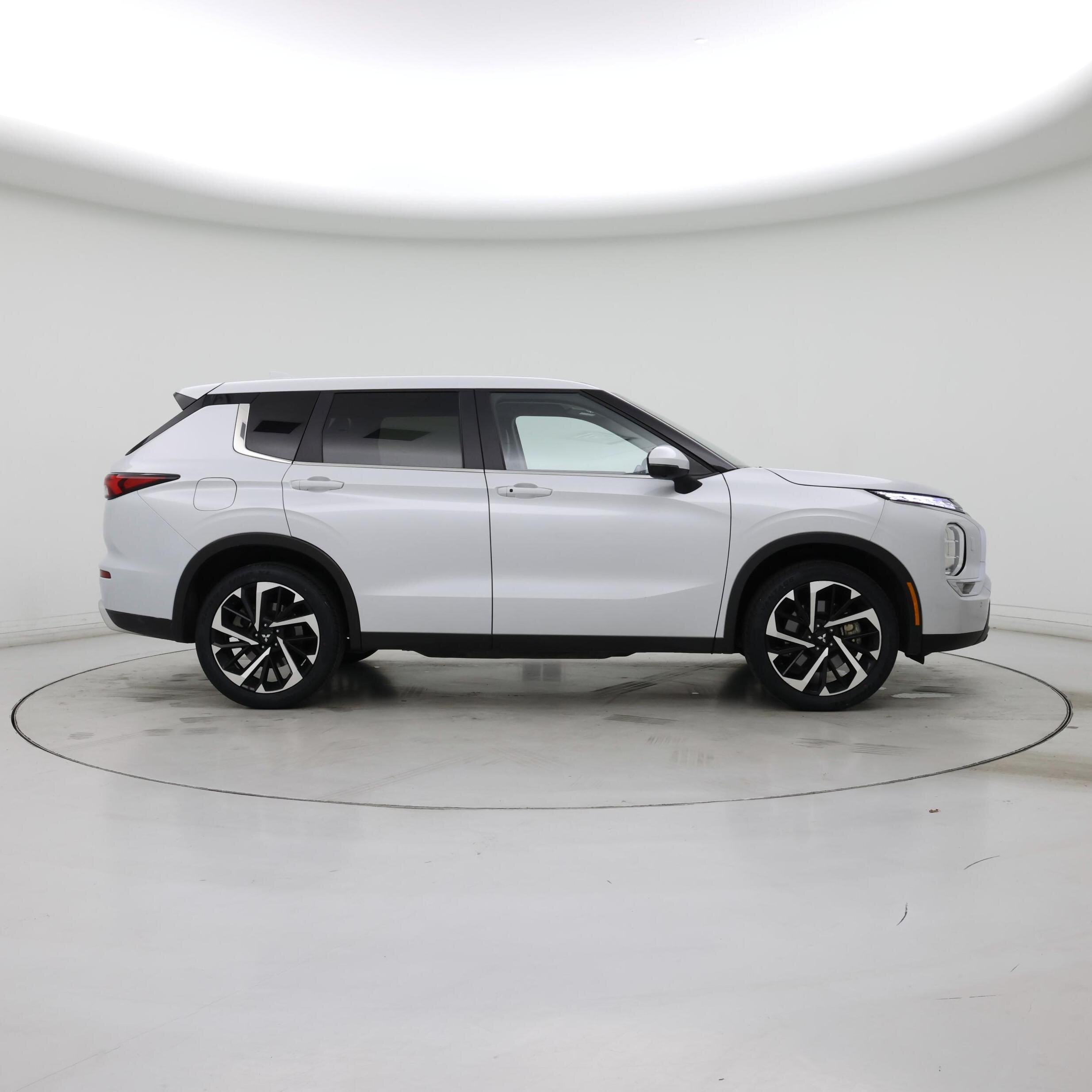 Thumbnail: 2024 Mitsubishi Outlander - 7