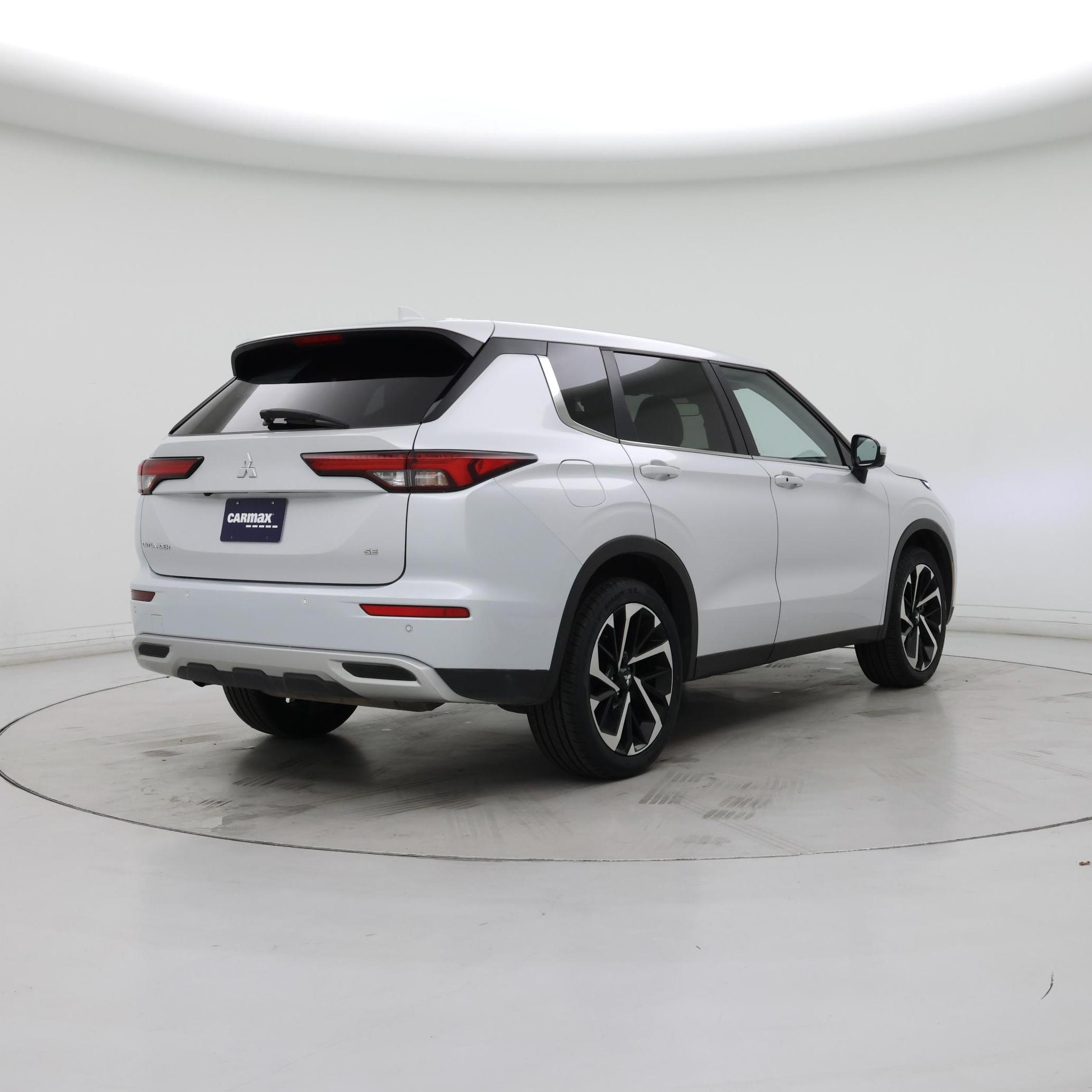 Thumbnail: 2024 Mitsubishi Outlander - 8