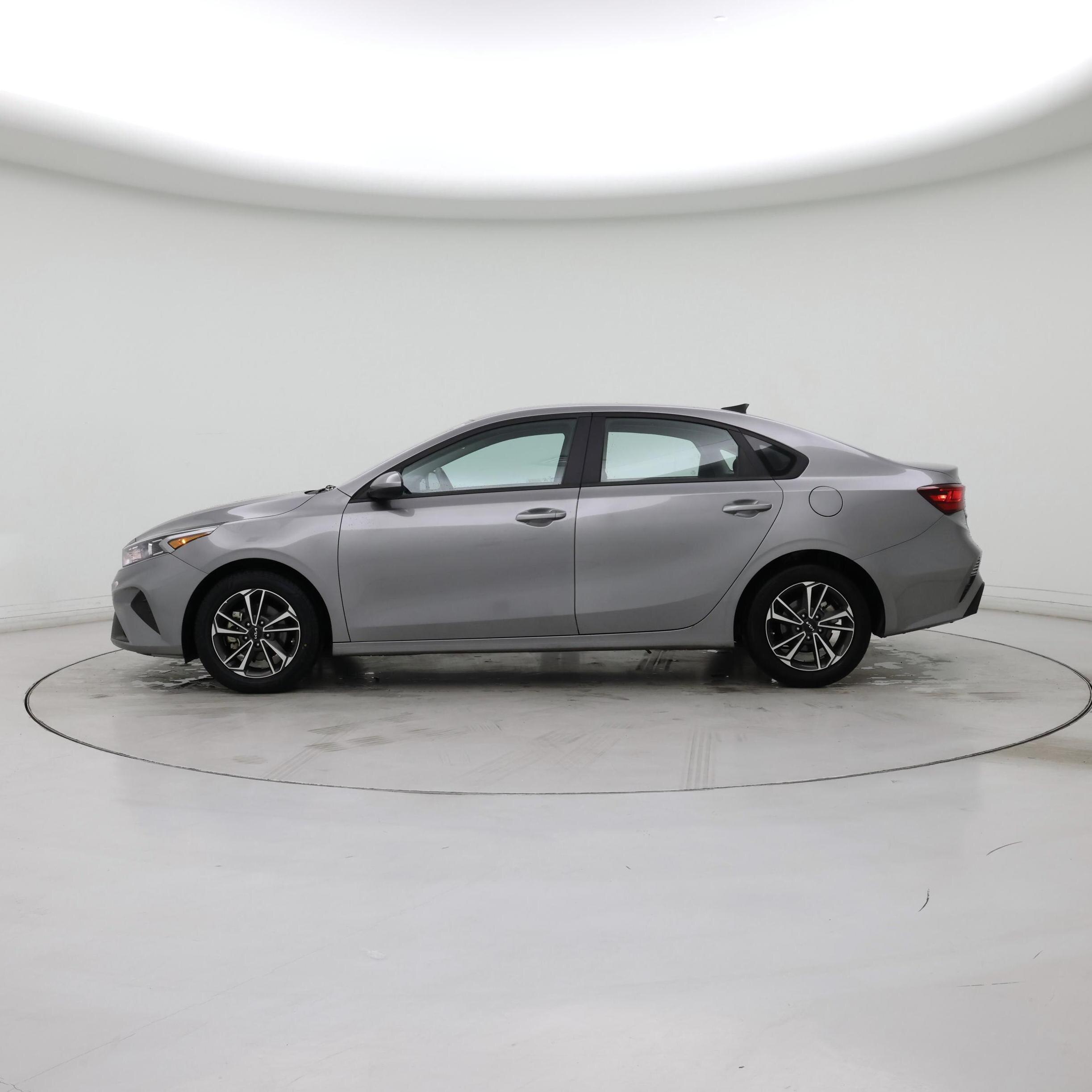 Thumbnail: 2024 Kia Forte - 3