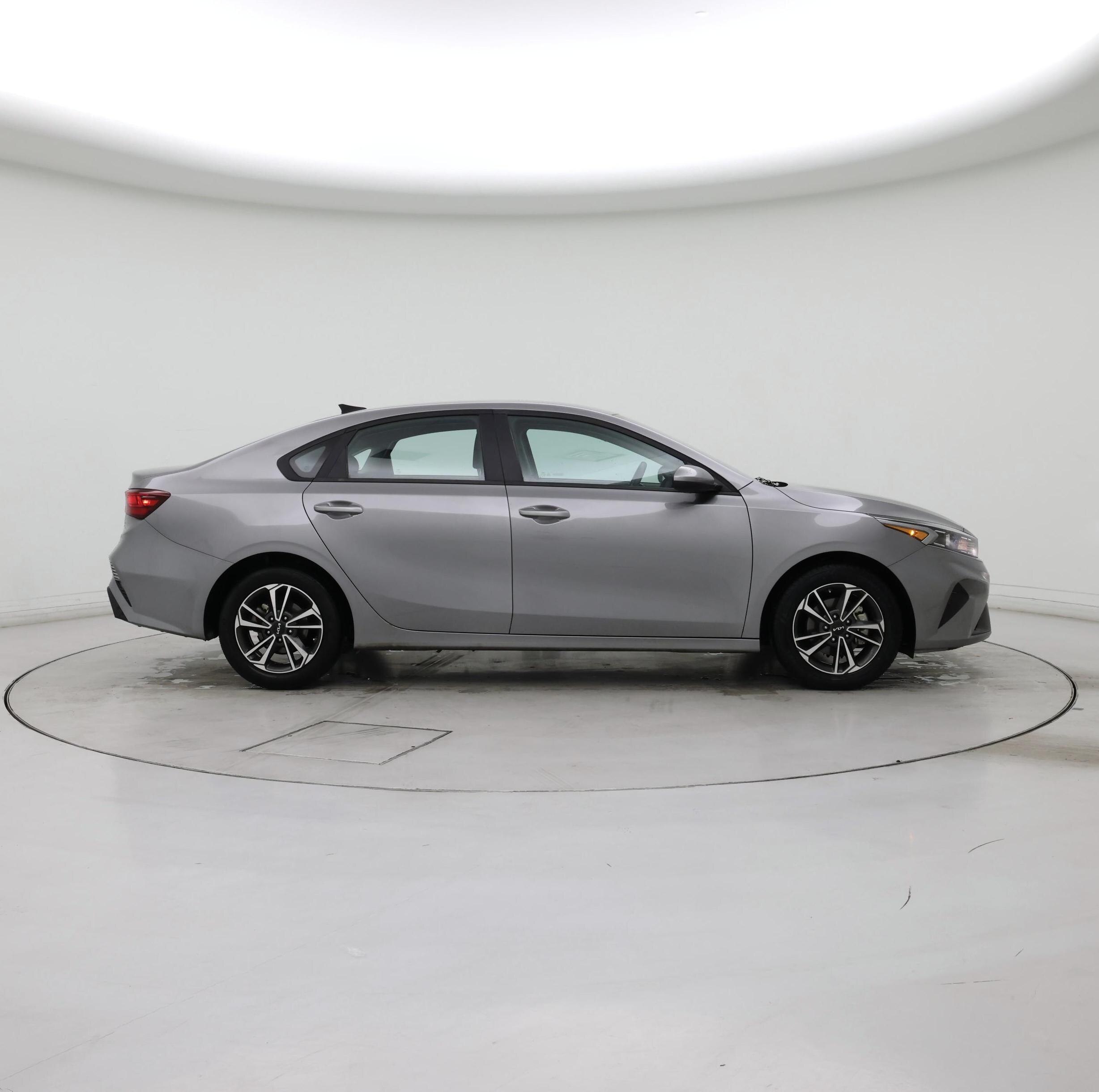 Thumbnail: 2024 Kia Forte - 7