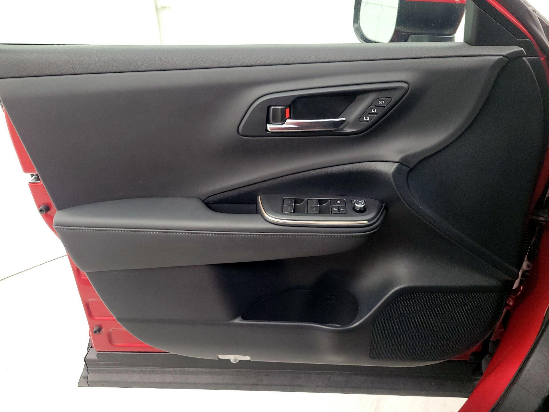 Thumbnail: 2023 Toyota Crown - 10