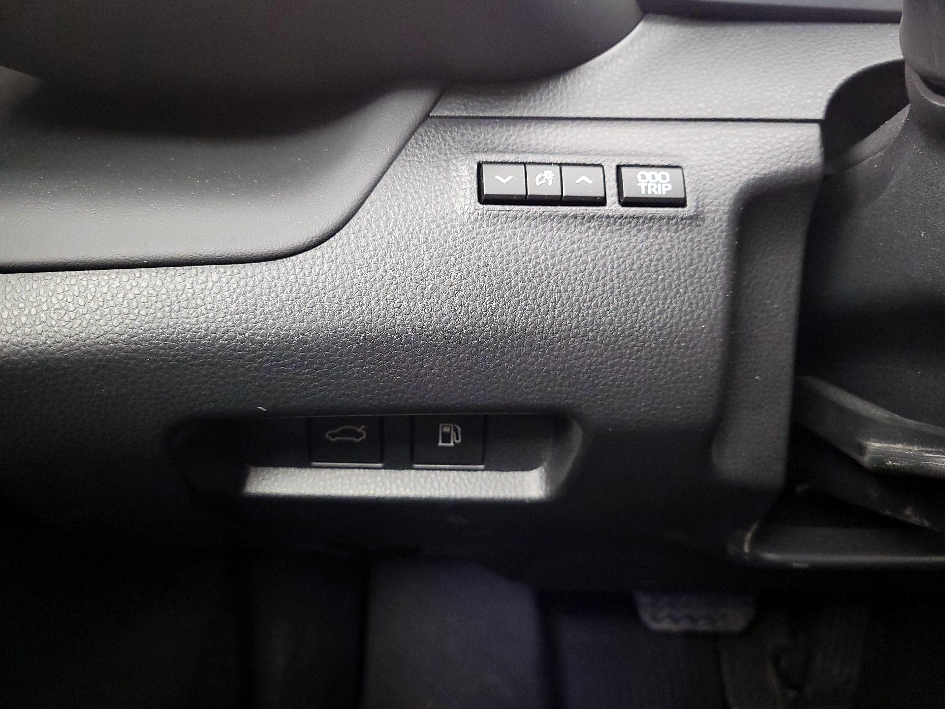 Thumbnail: 2023 Toyota Crown - 11