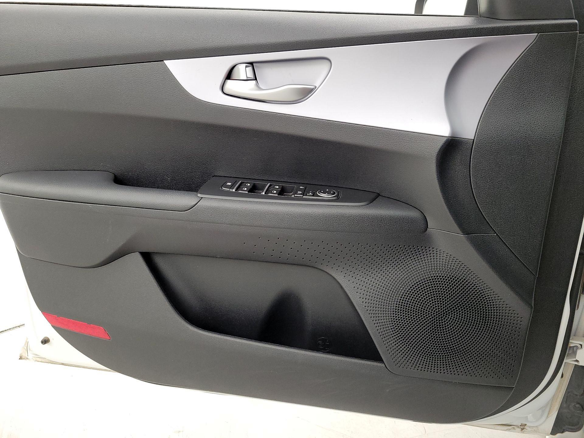 Thumbnail: 2024 Kia Forte - 12