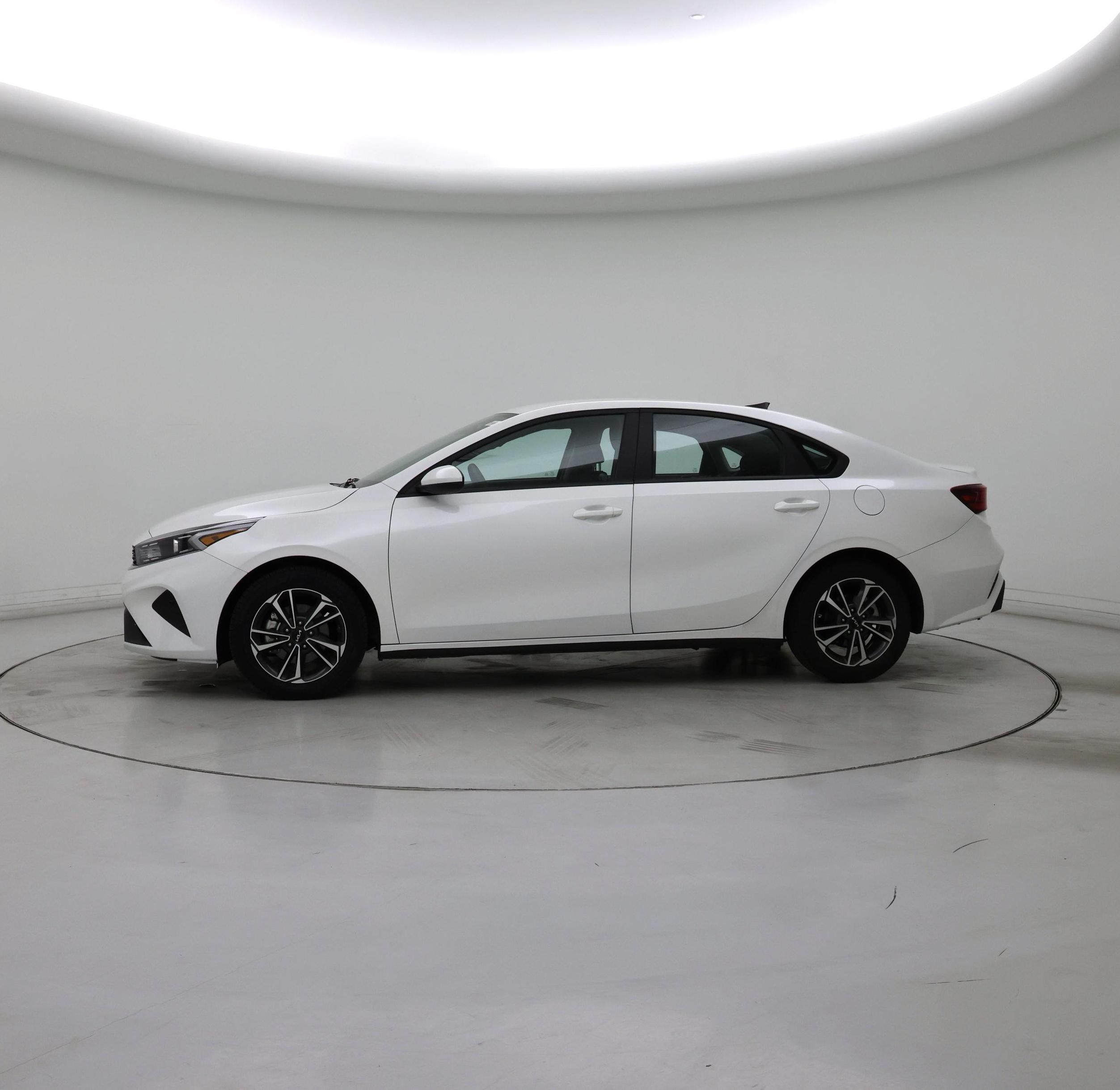 Thumbnail: 2024 Kia Forte - 3