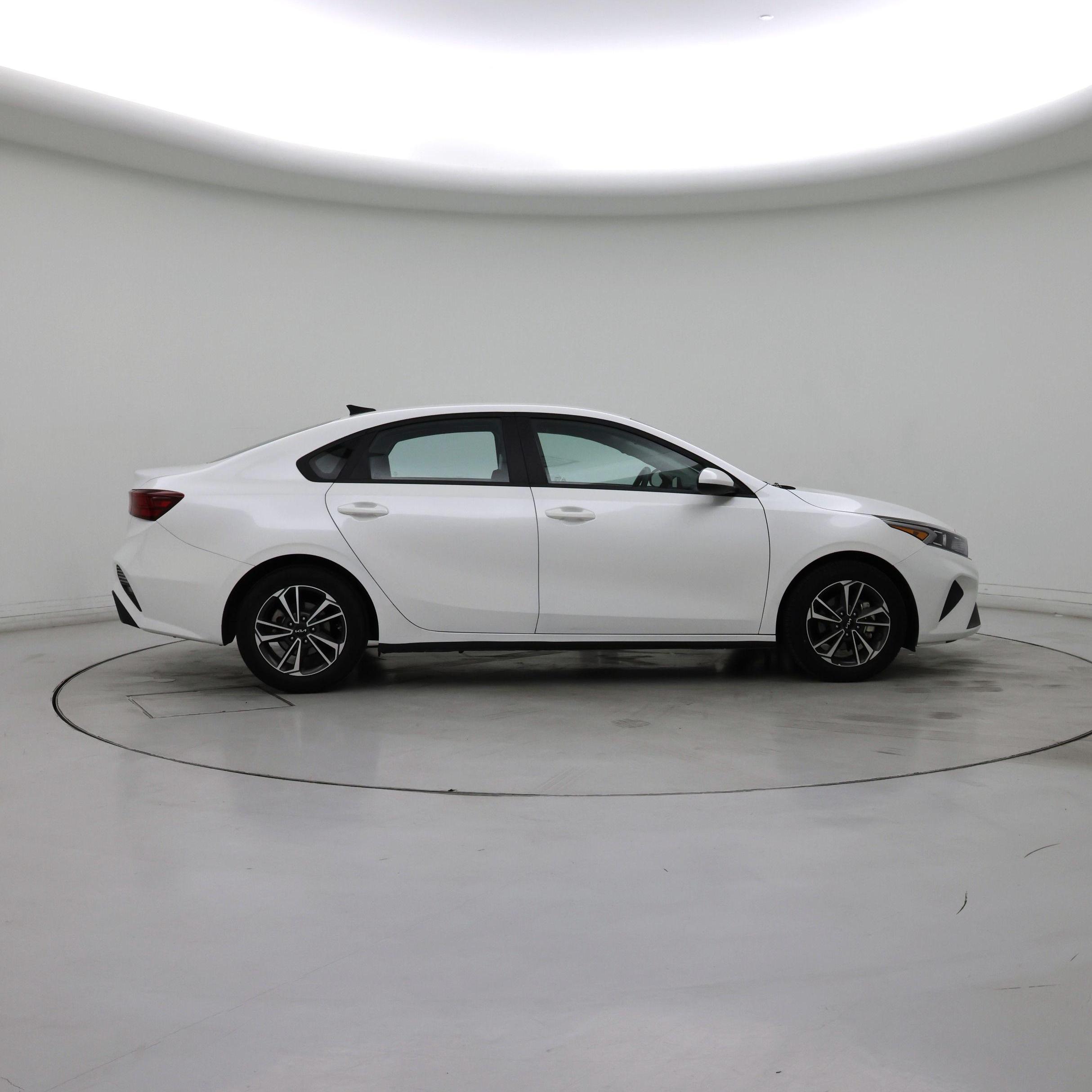 Thumbnail: 2024 Kia Forte - 7