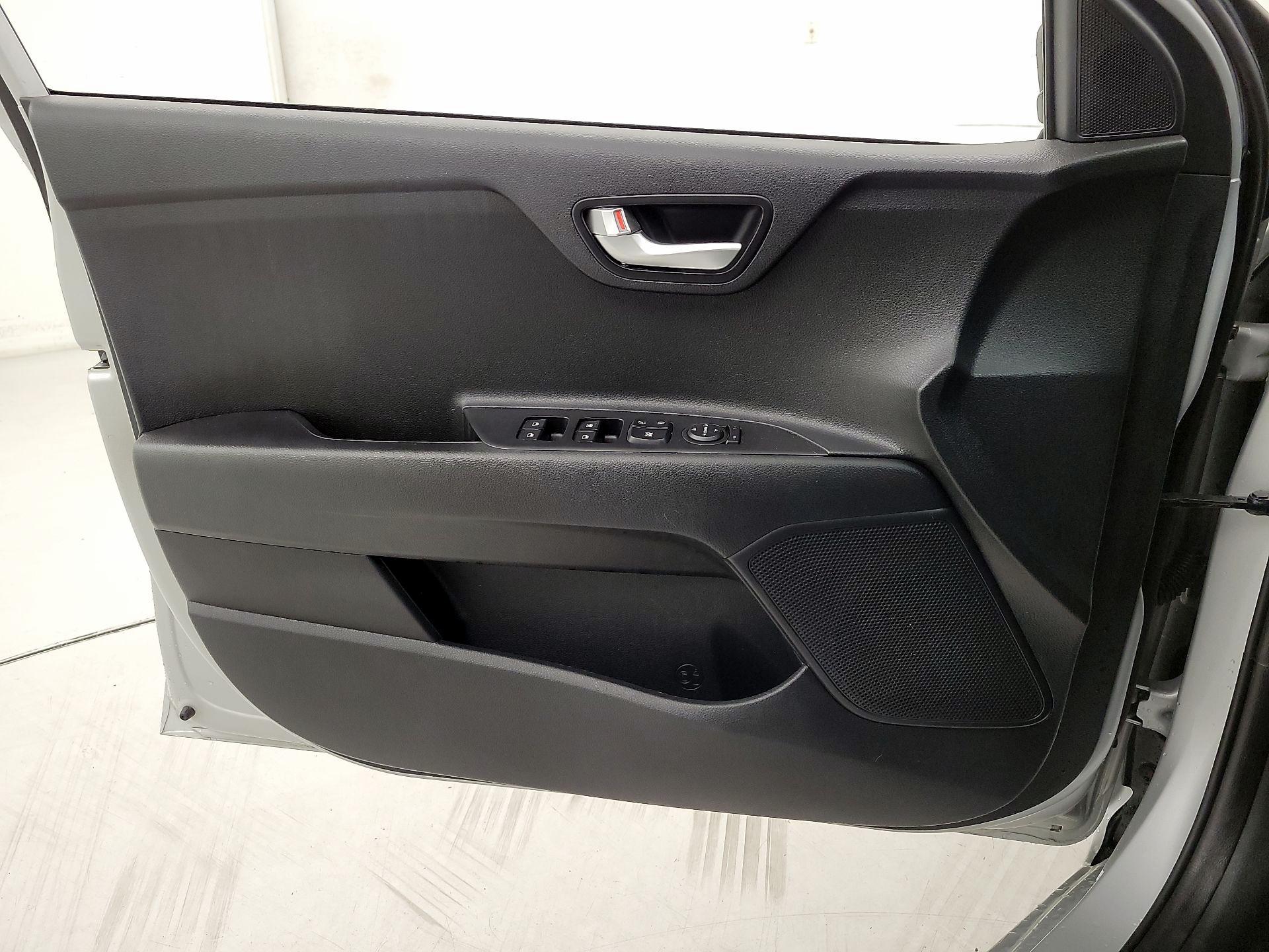 Thumbnail: 2023 Kia Rio - 12