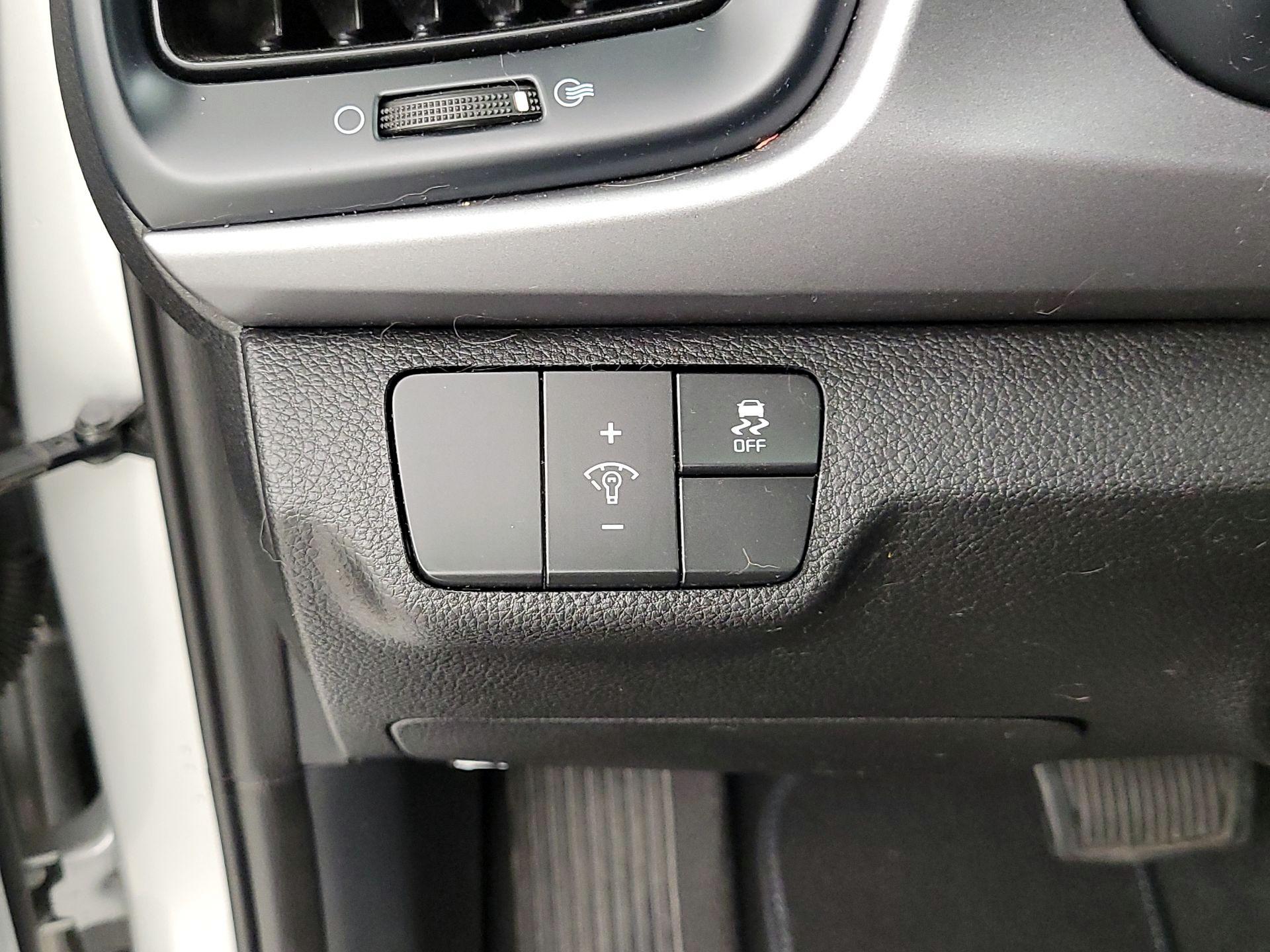 Thumbnail: 2023 Kia Rio - 13