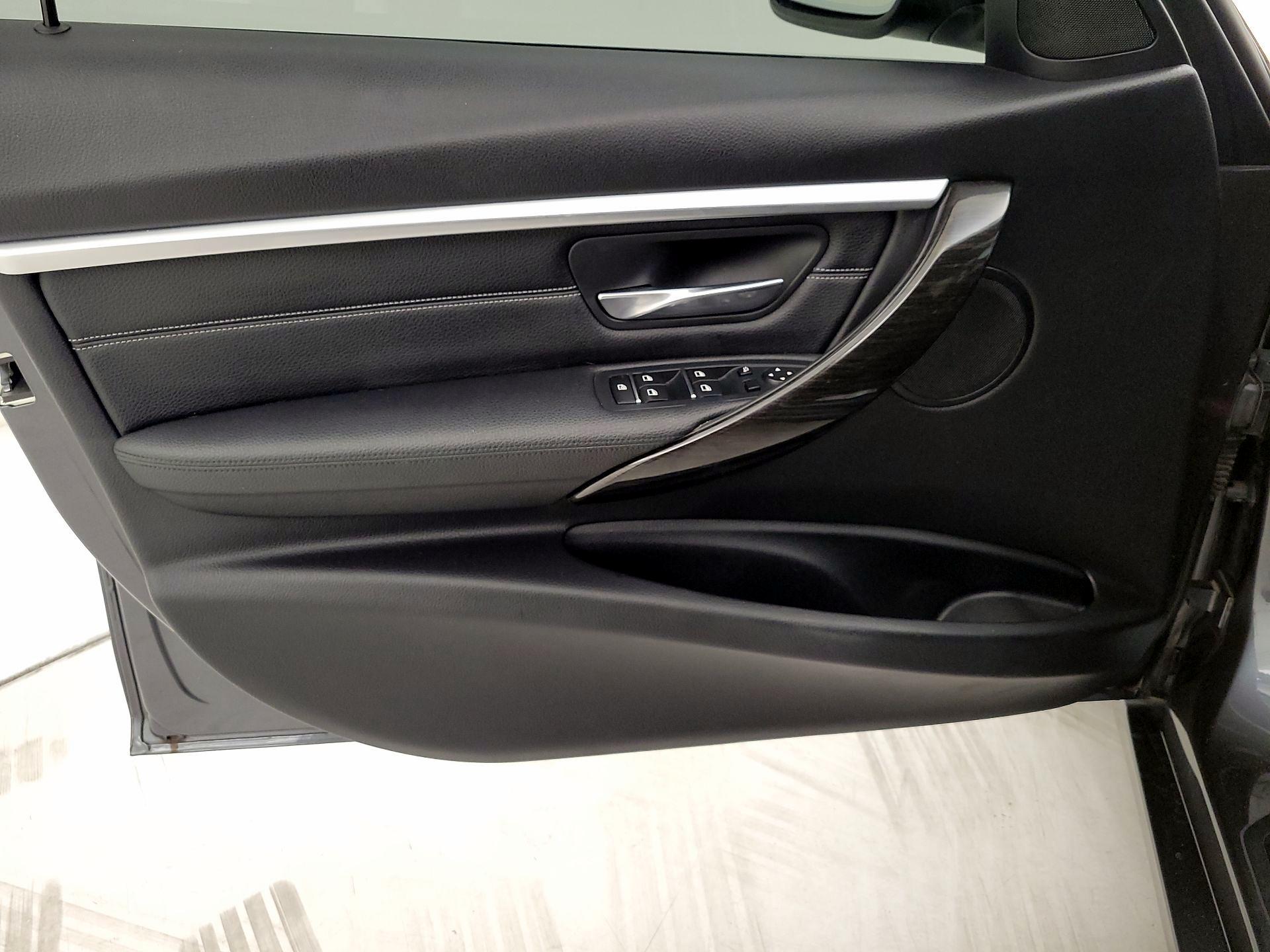 Thumbnail: 2017 BMW 3 Series - 12