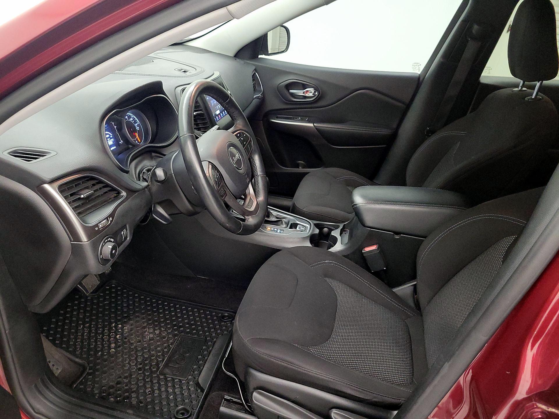 Thumbnail: 2019 Jeep Cherokee - 11