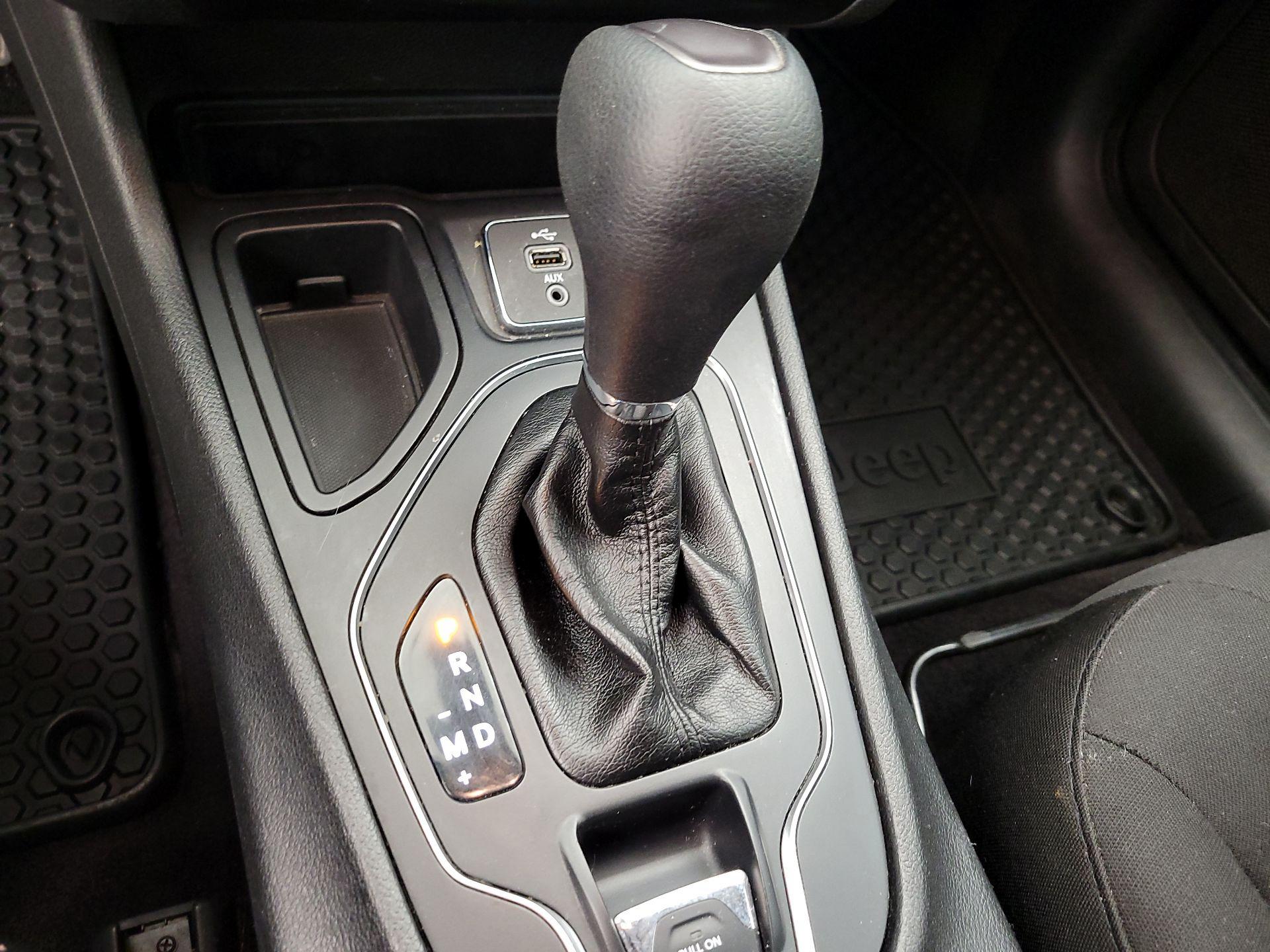 Thumbnail: 2019 Jeep Cherokee - 15