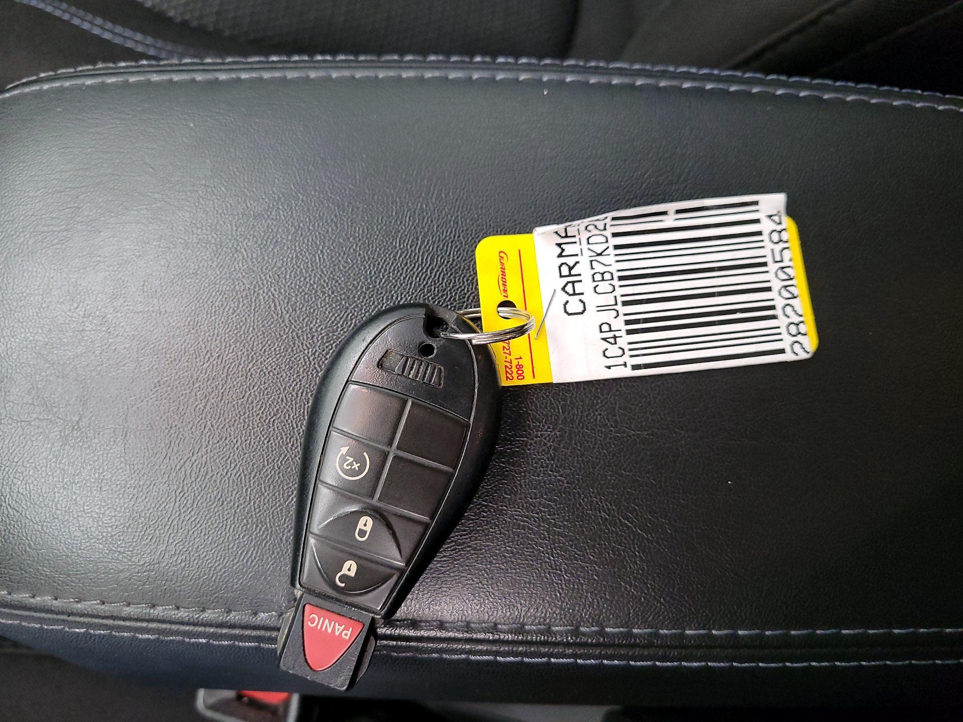 Thumbnail: 2019 Jeep Cherokee - 18