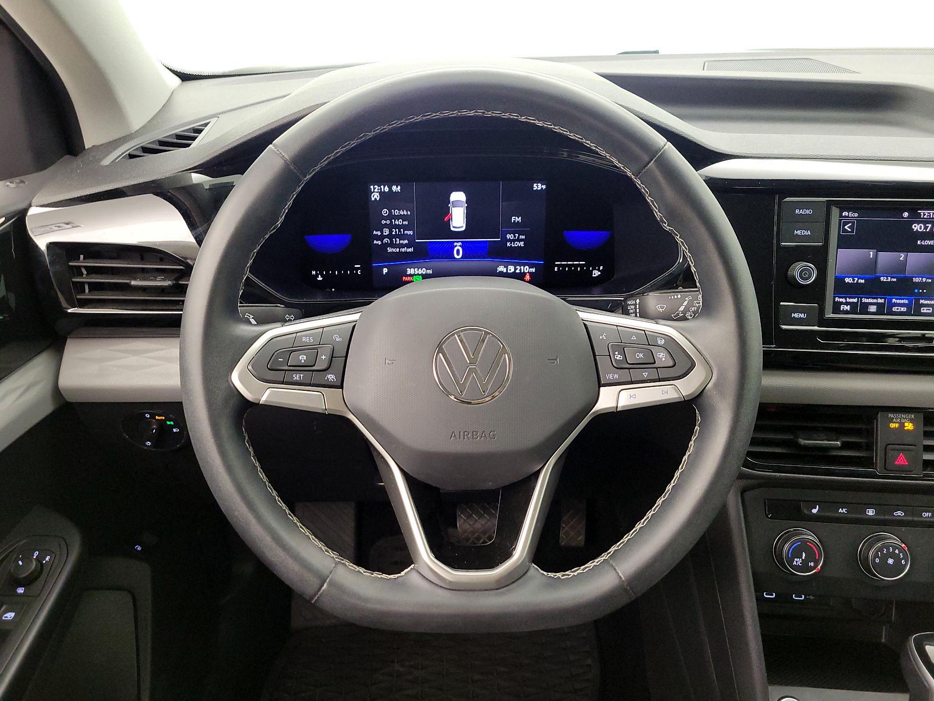 Thumbnail: 2022 Volkswagen Taos - 10