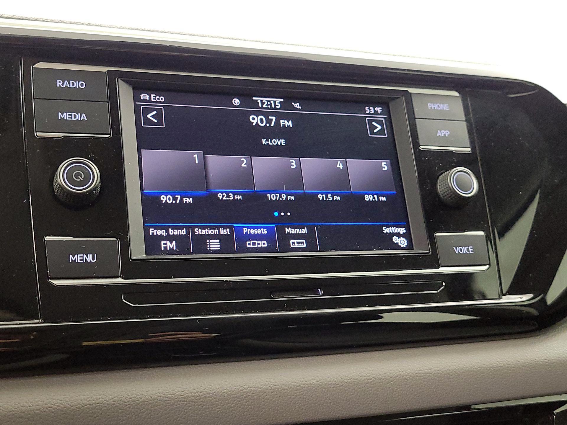 Thumbnail: 2022 Volkswagen Taos - 14