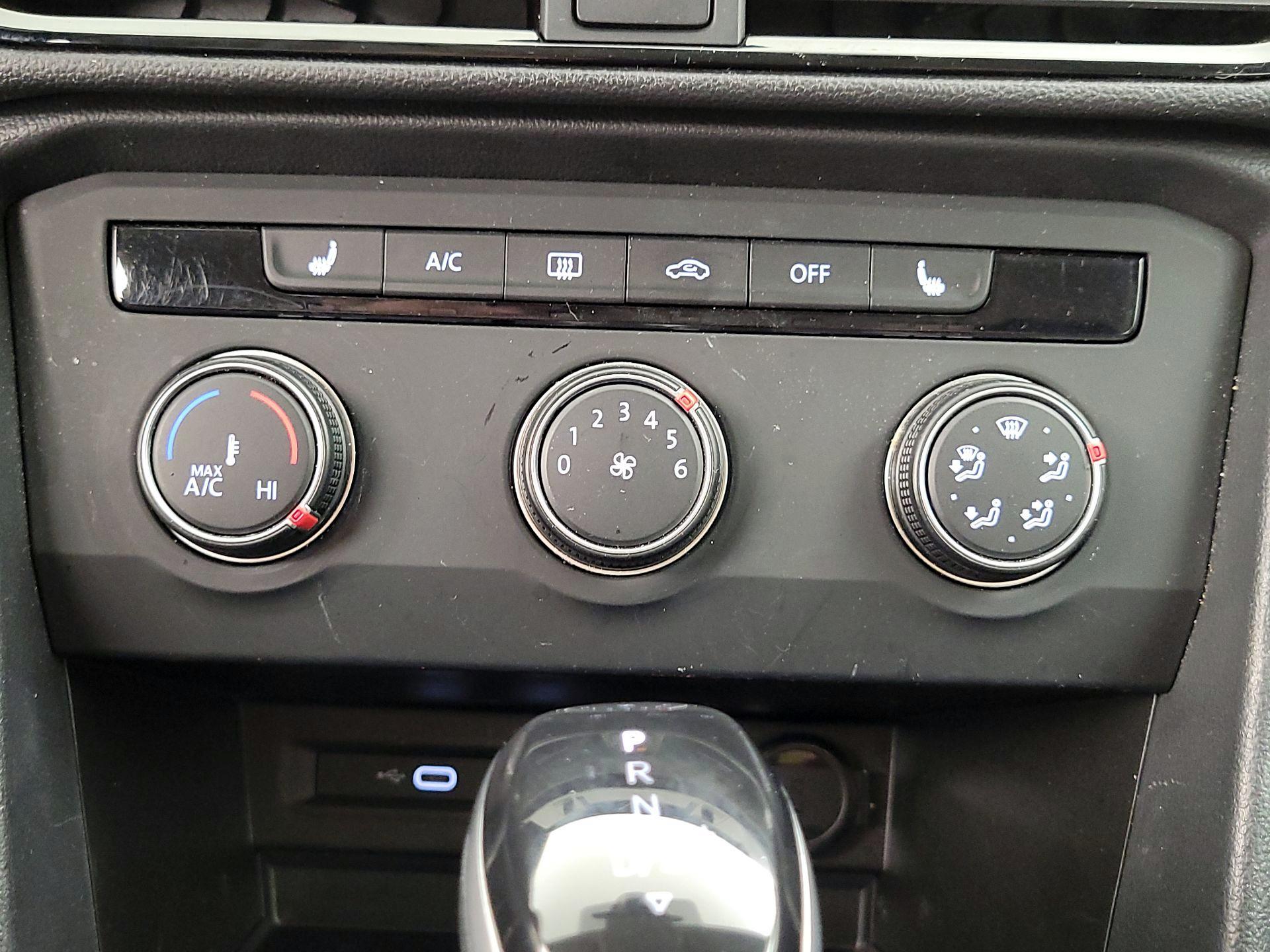 Thumbnail: 2022 Volkswagen Taos - 15