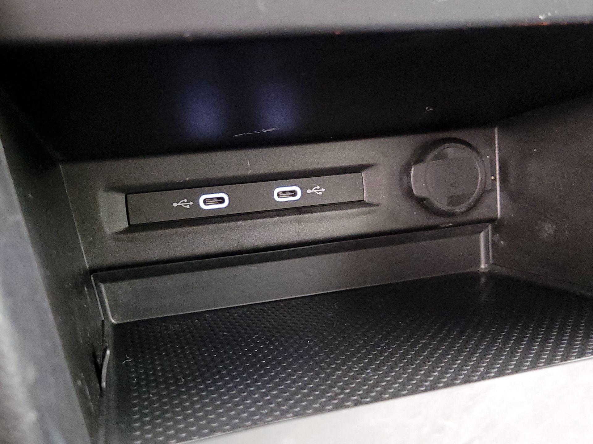 Thumbnail: 2022 Volkswagen Taos - 17