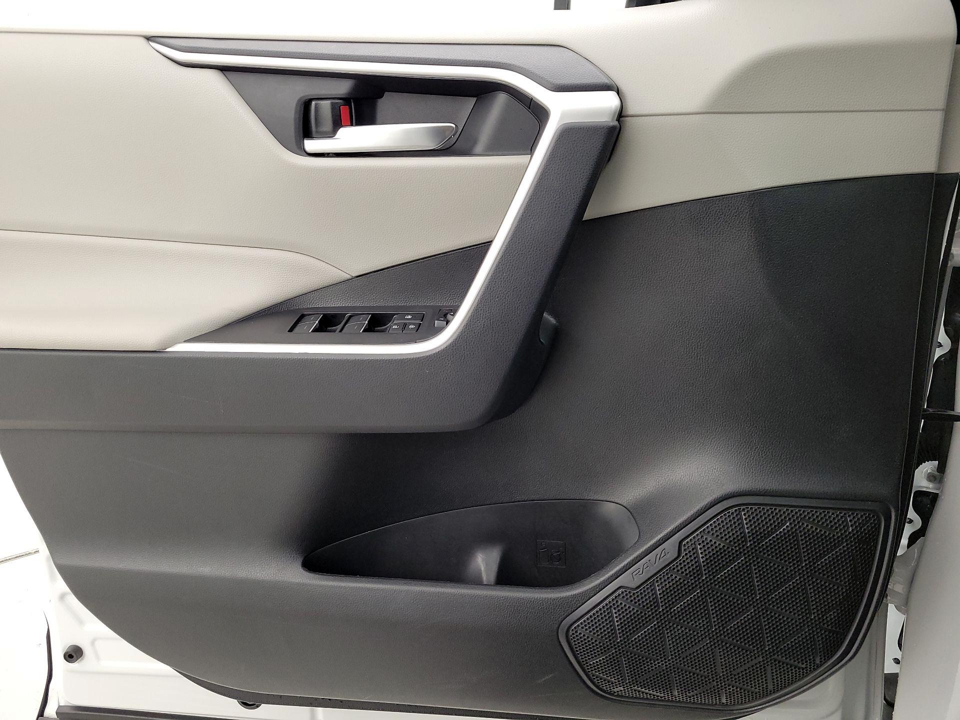 Thumbnail: 2025 Toyota RAV4 - 12