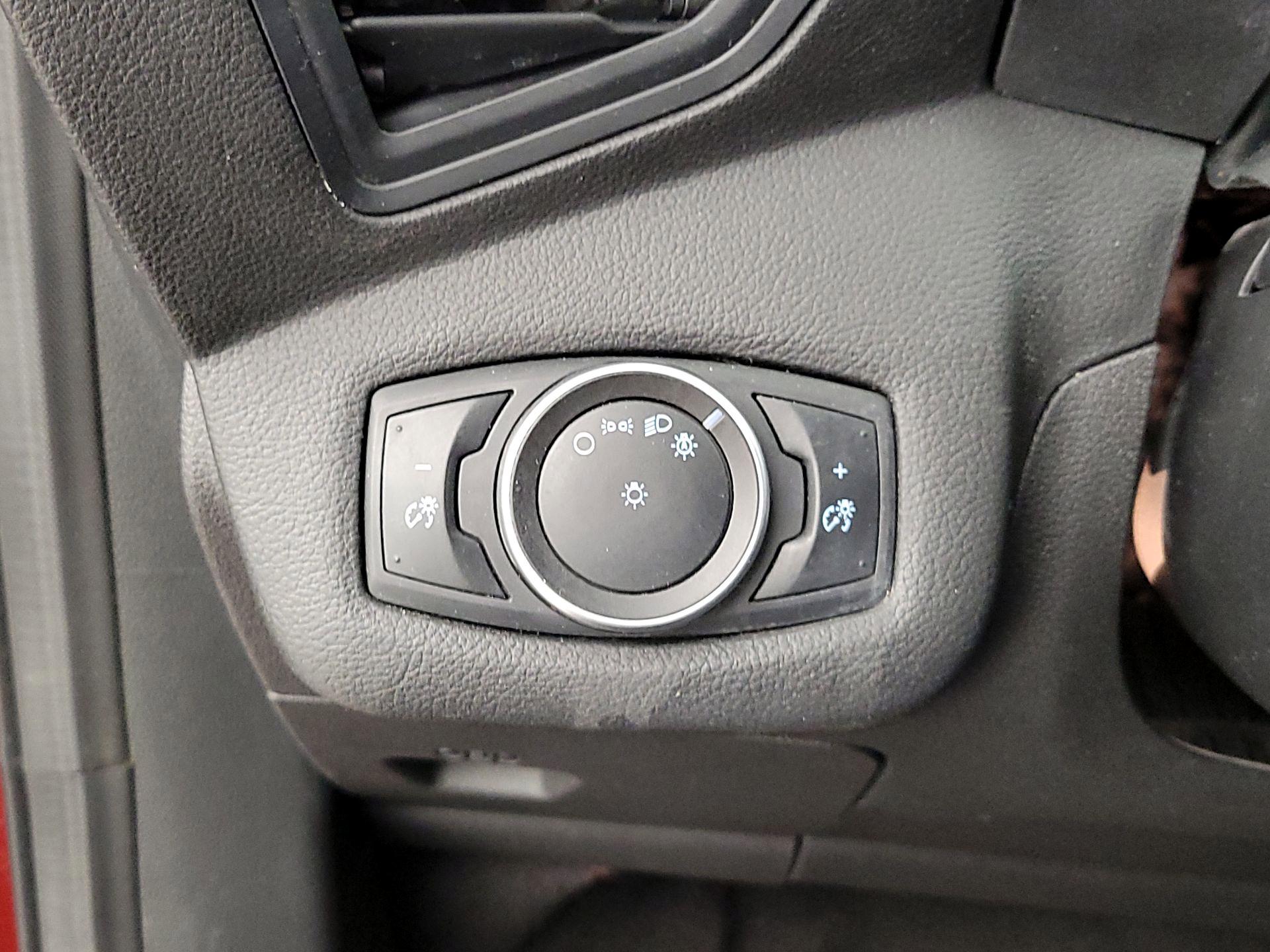 Thumbnail: 2016 Ford Escape - 13