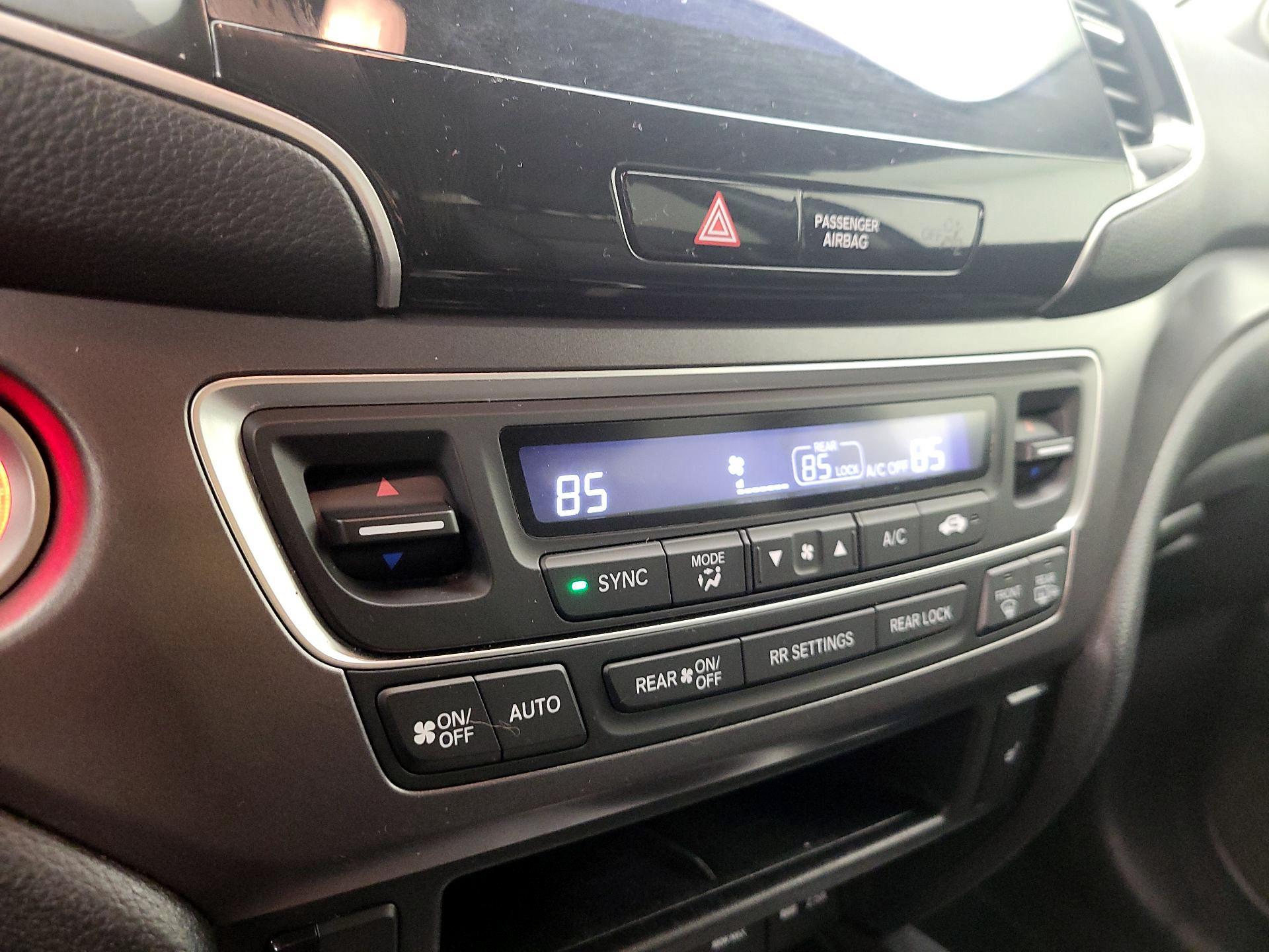 Thumbnail: 2019 Honda Pilot - 16