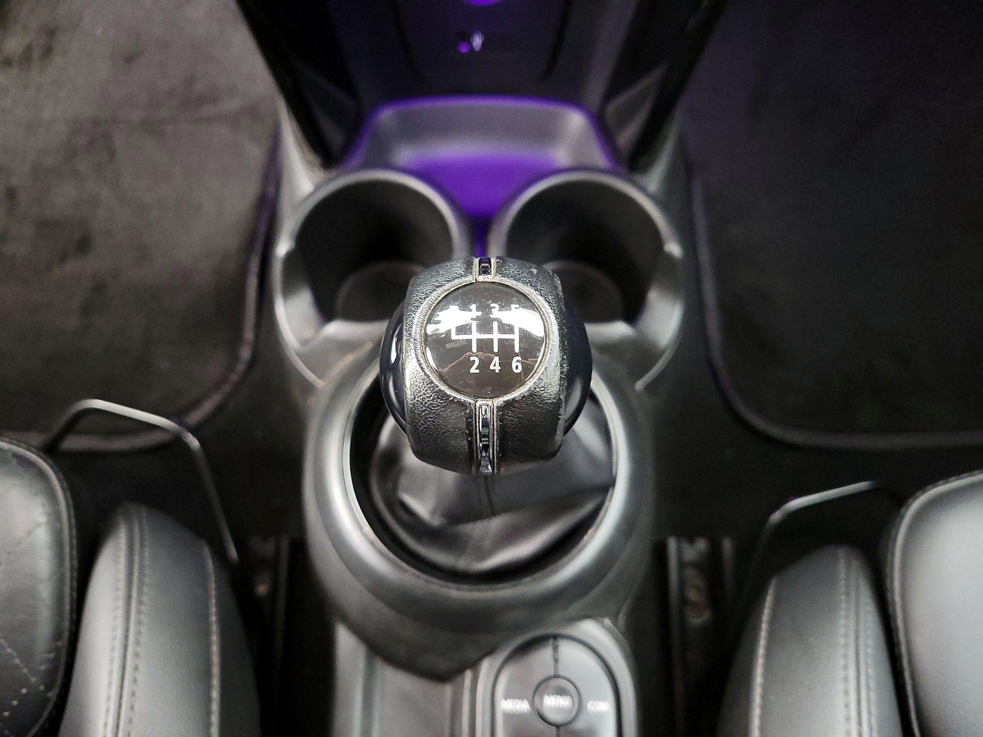 Thumbnail: 2019 MINI Cooper Hardtop - 17