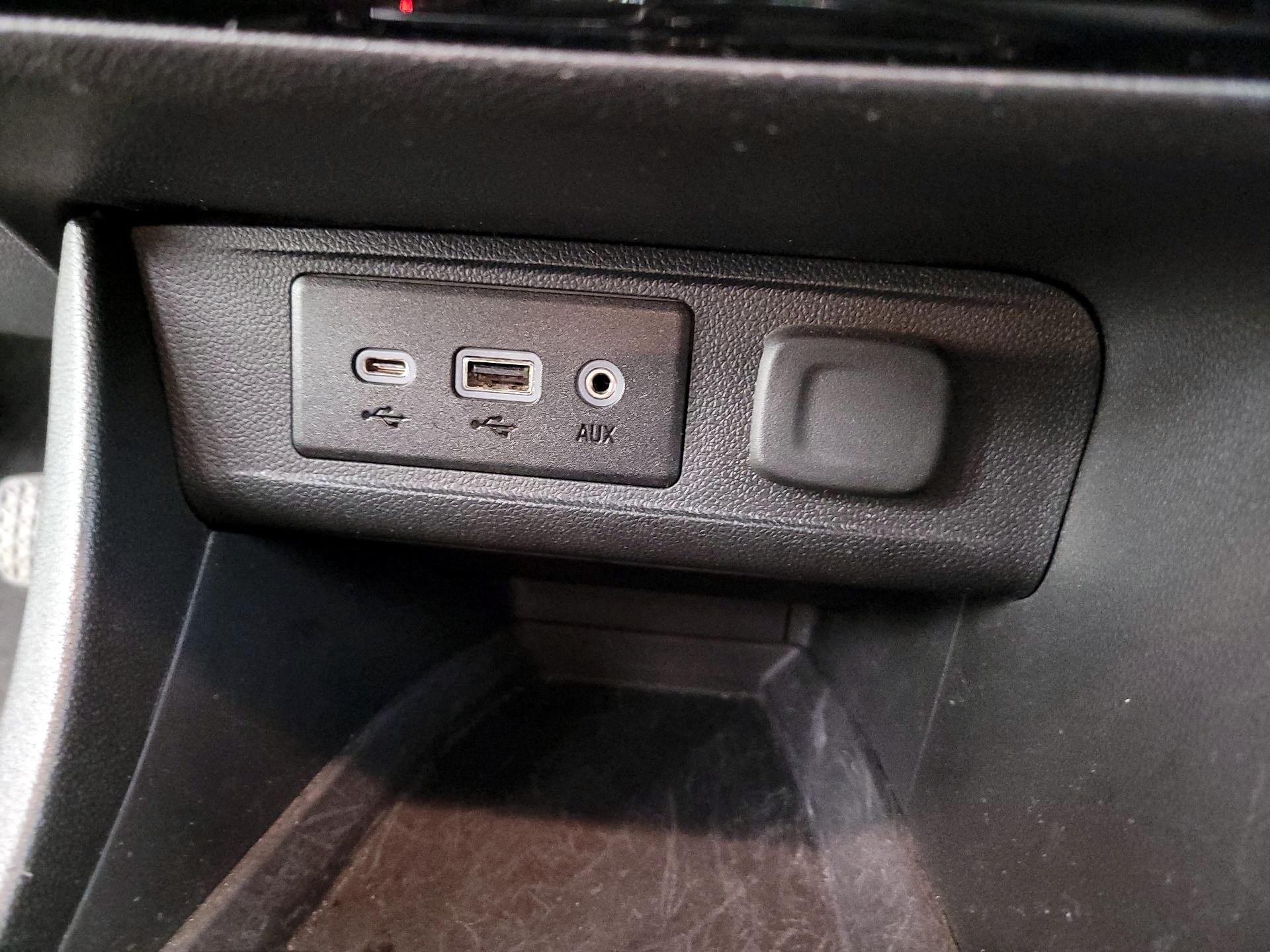 Thumbnail: 2022 Buick Encore GX - 18