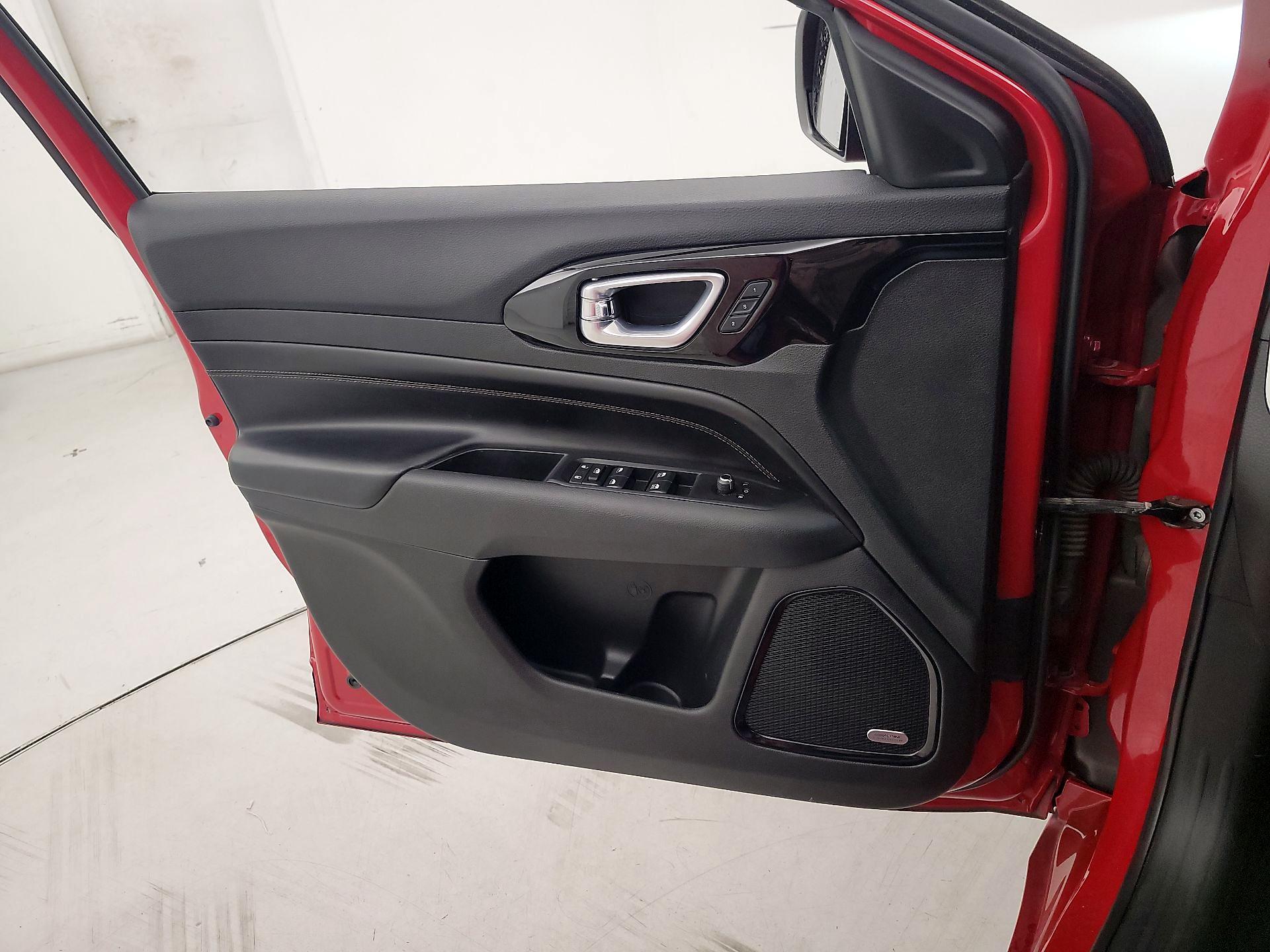 Thumbnail: 2022 Jeep Compass - 12