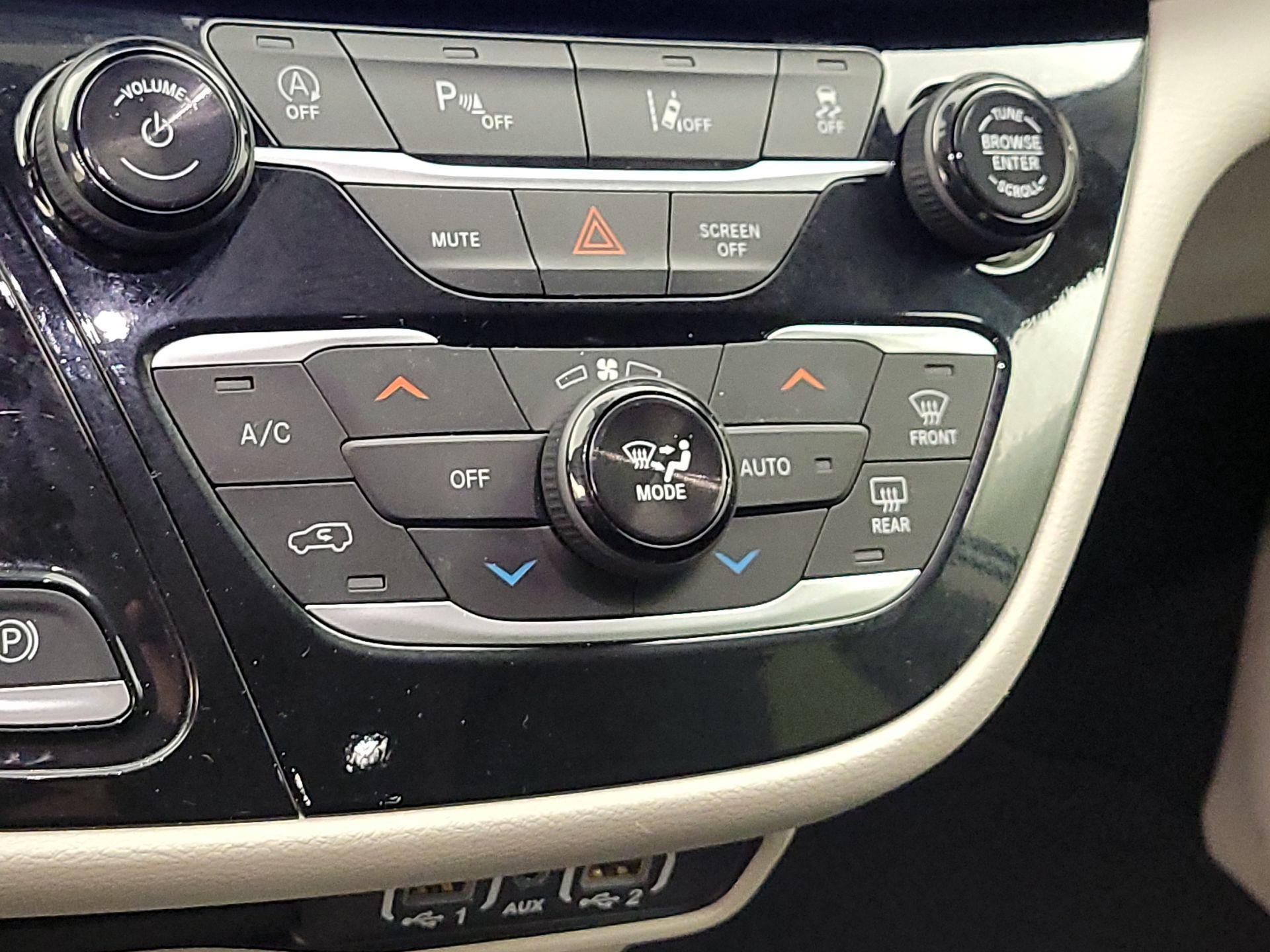 Thumbnail: 2024 Chrysler Pacifica - 16