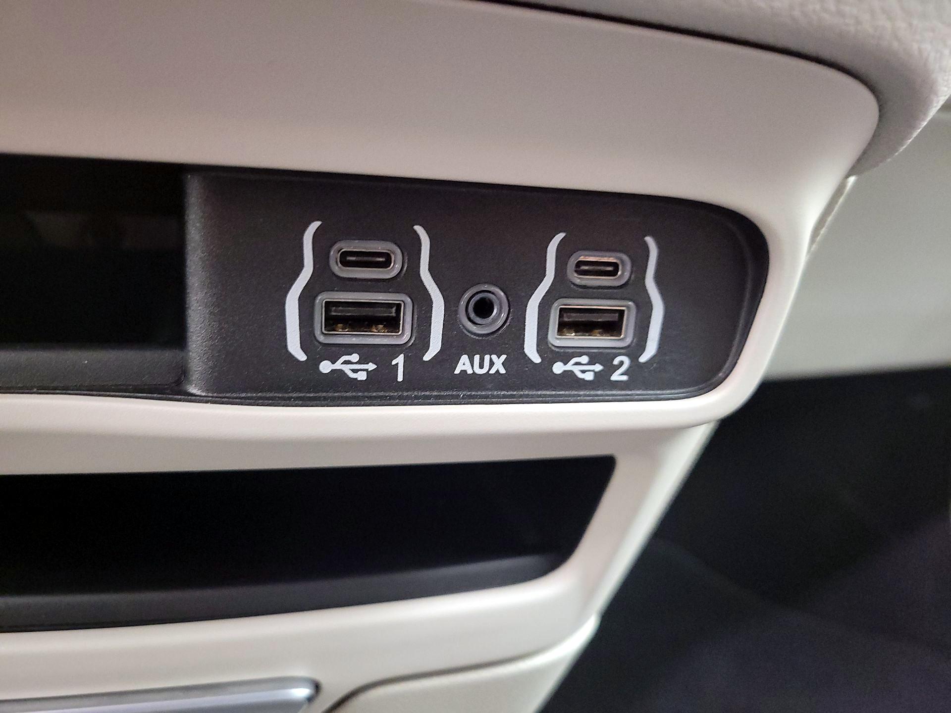 Thumbnail: 2024 Chrysler Pacifica - 18