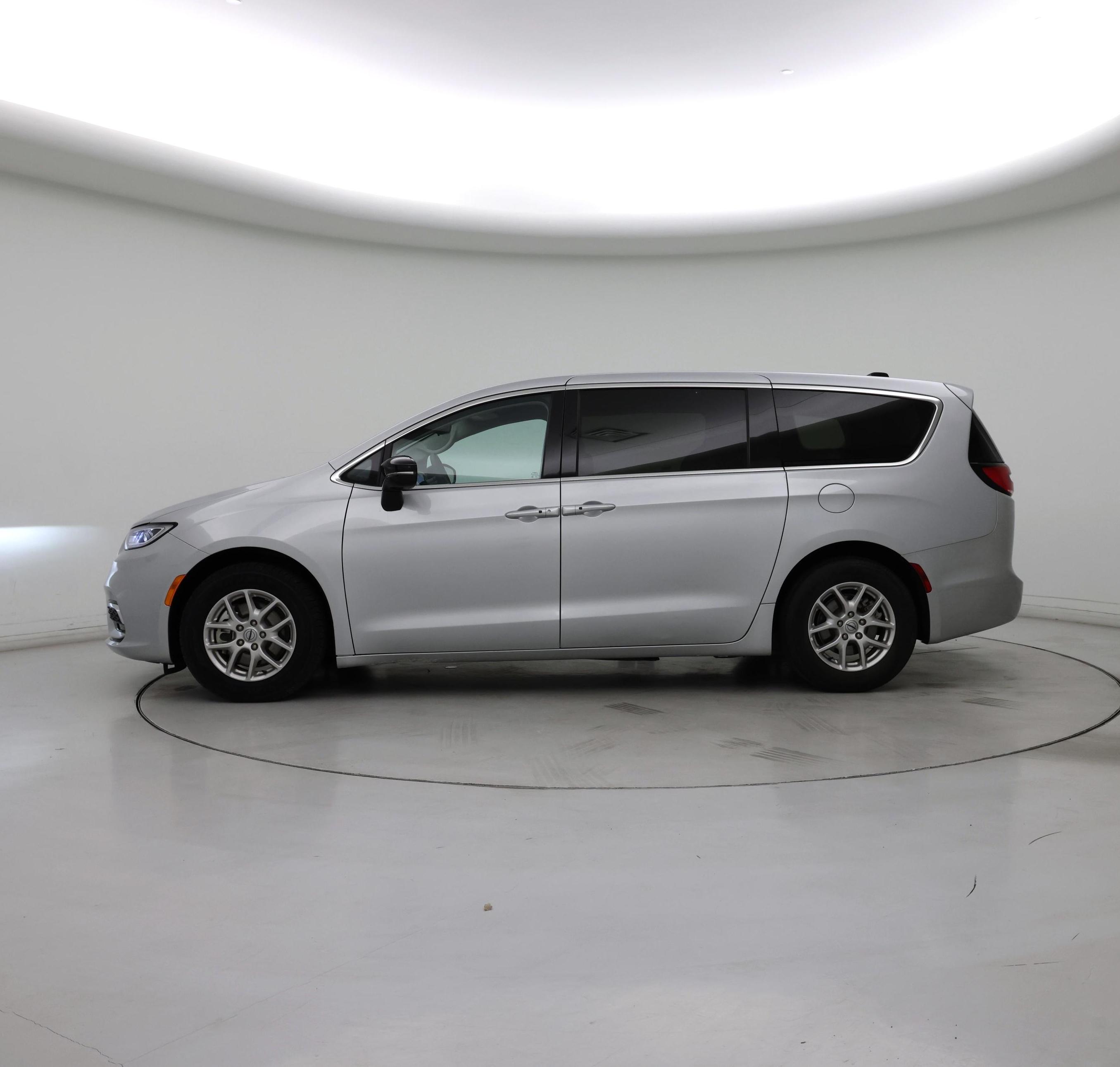 Thumbnail: 2024 Chrysler Pacifica - 3