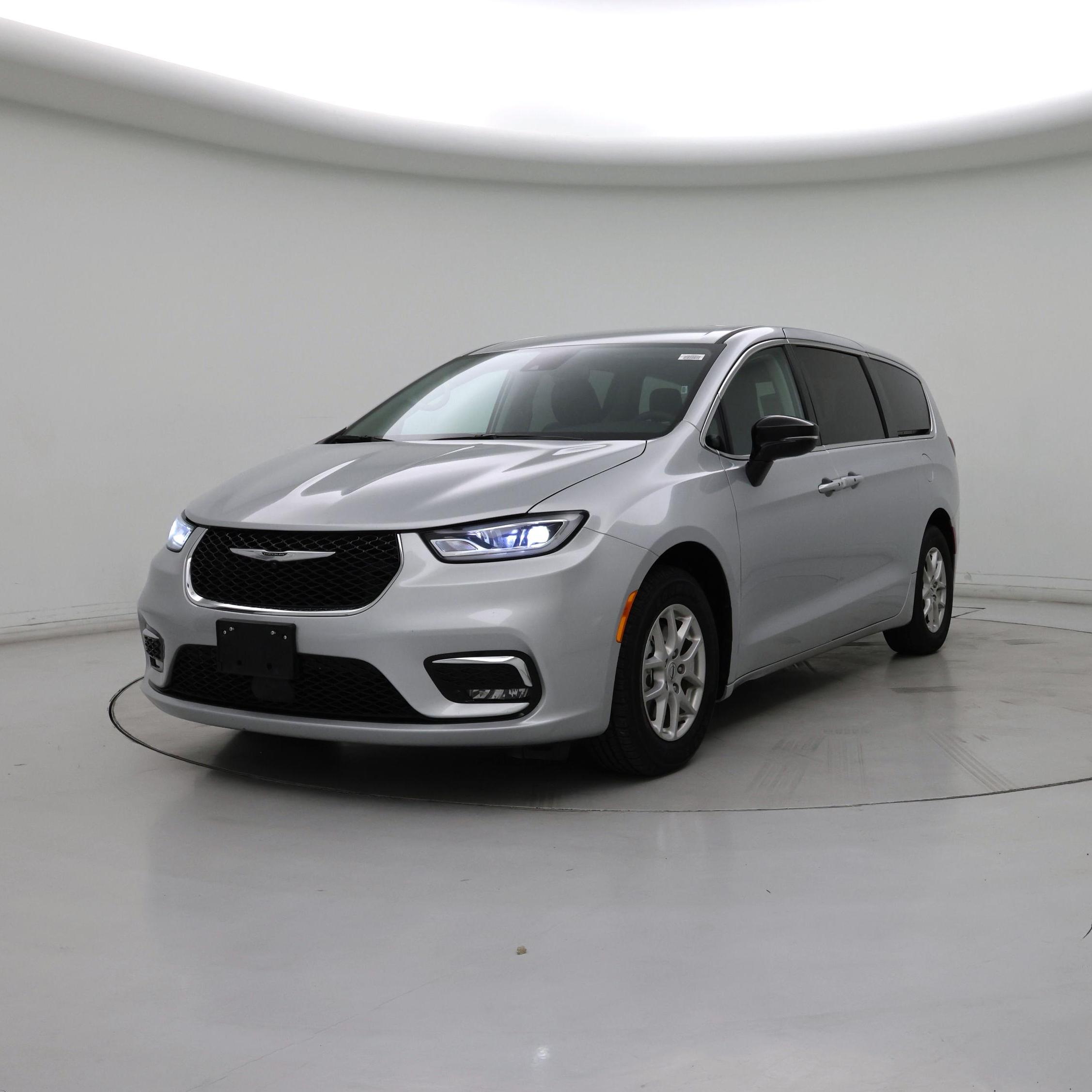 Thumbnail: 2024 Chrysler Pacifica - 4