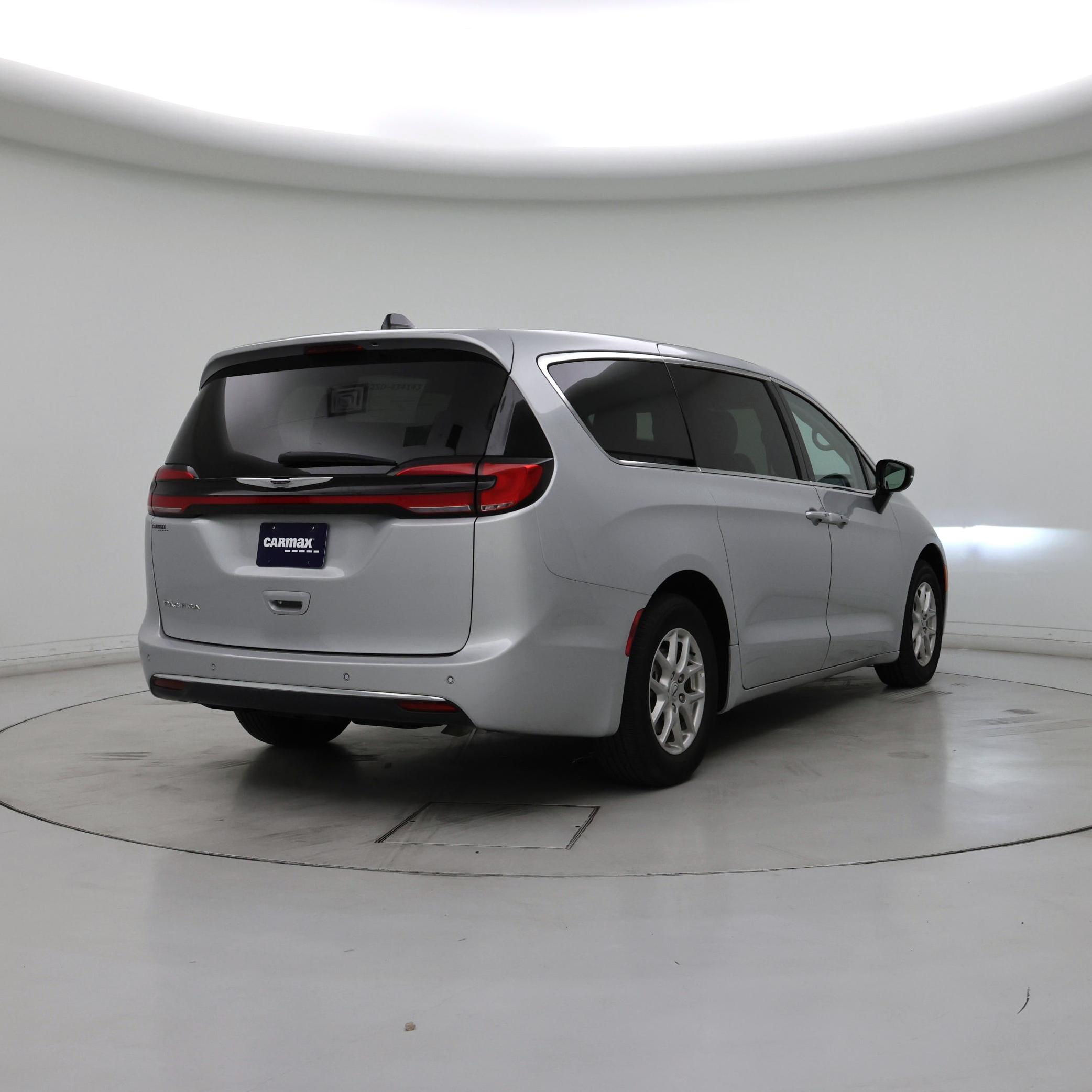 Thumbnail: 2024 Chrysler Pacifica - 8
