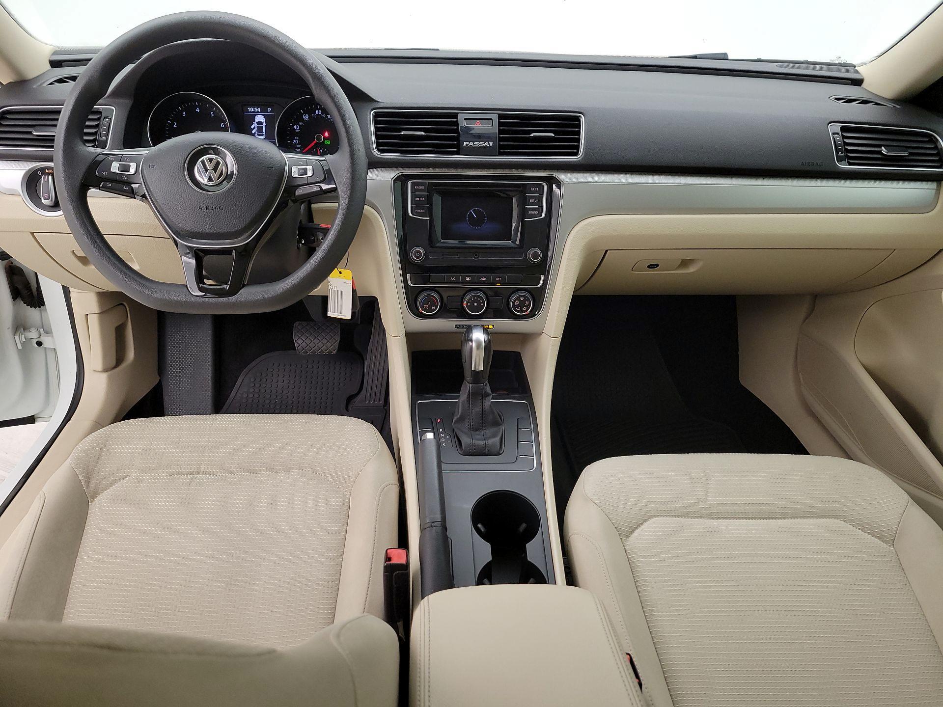 Thumbnail: 2018 Volkswagen Passat - 9
