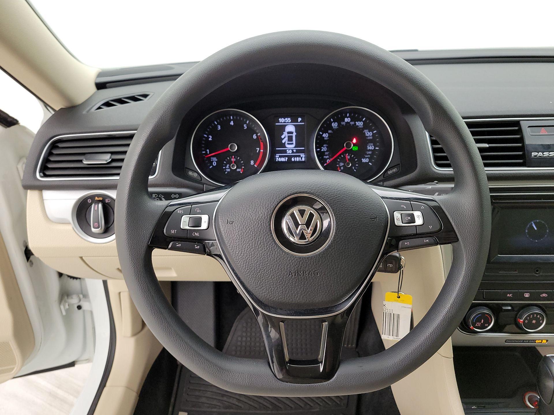 Thumbnail: 2018 Volkswagen Passat - 10