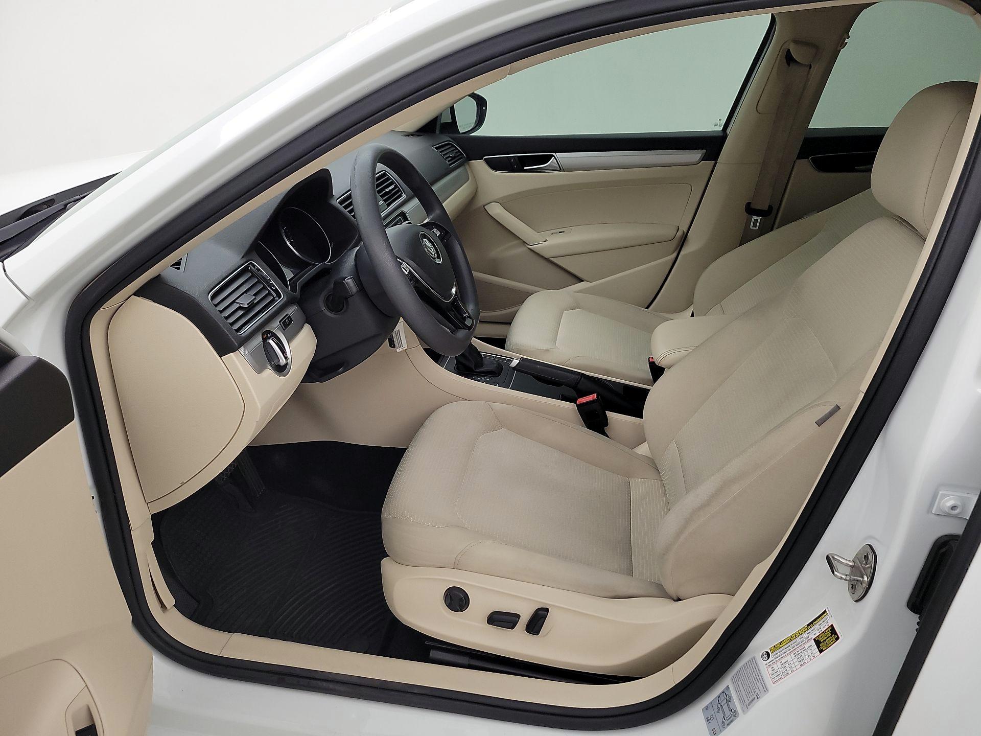 Thumbnail: 2018 Volkswagen Passat - 11