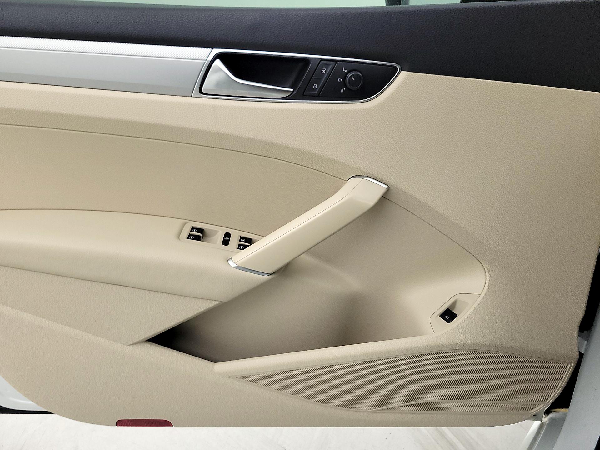 Thumbnail: 2018 Volkswagen Passat - 12