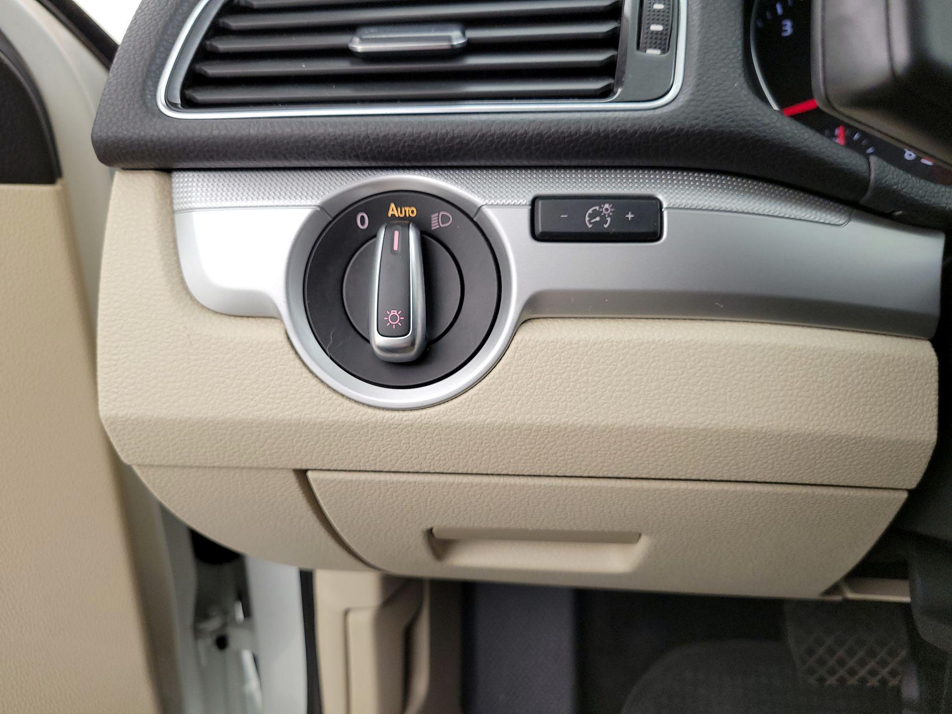 Thumbnail: 2018 Volkswagen Passat - 13