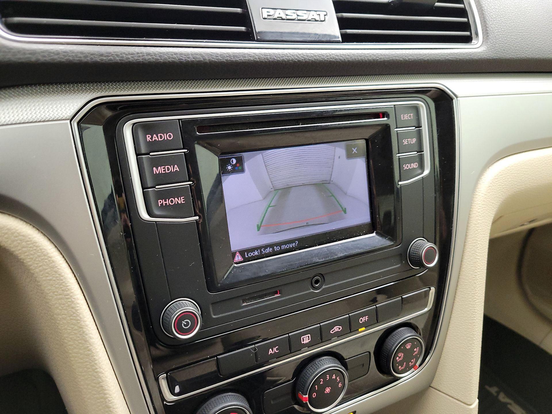 Thumbnail: 2018 Volkswagen Passat - 14