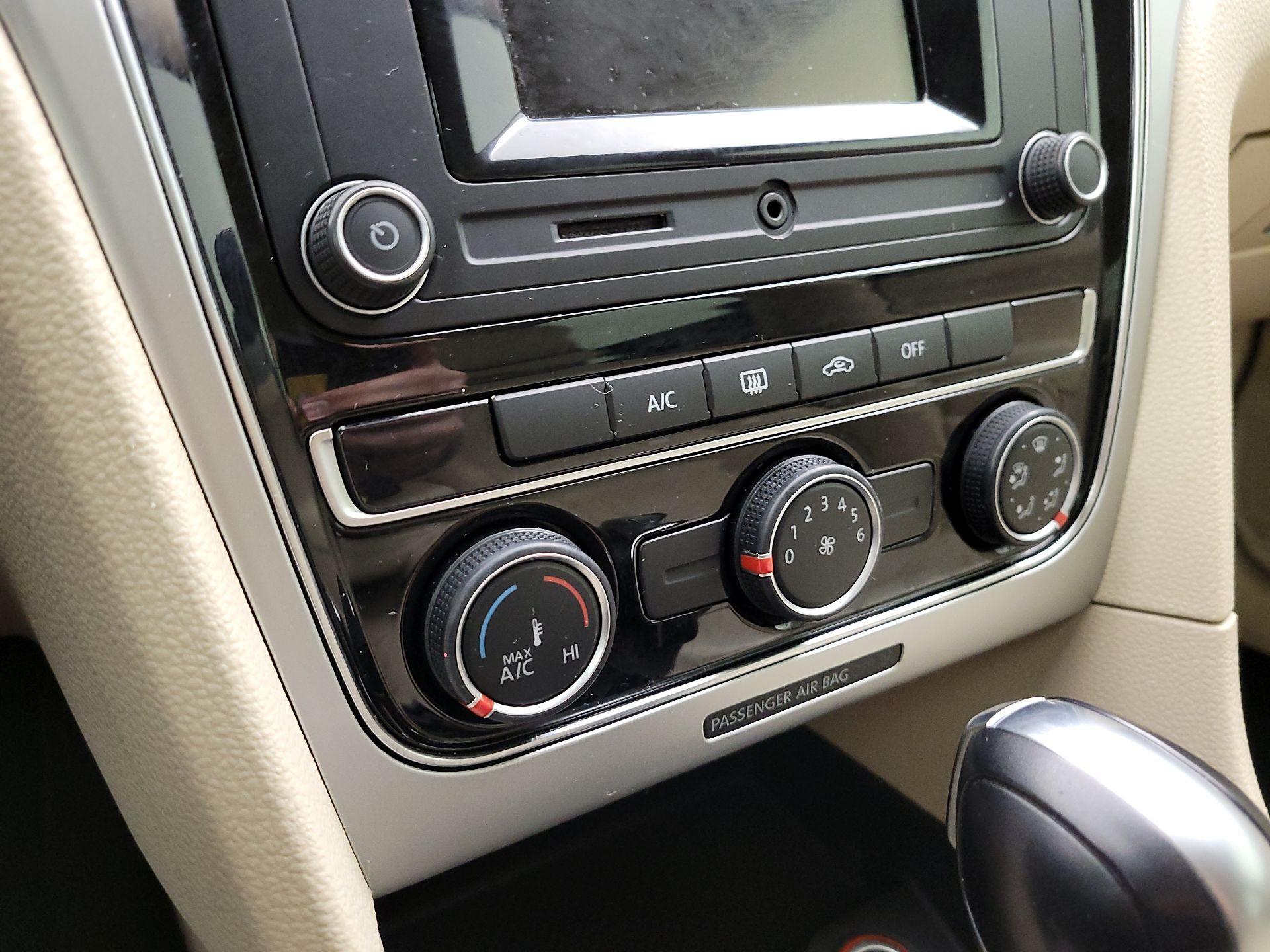 Thumbnail: 2018 Volkswagen Passat - 16