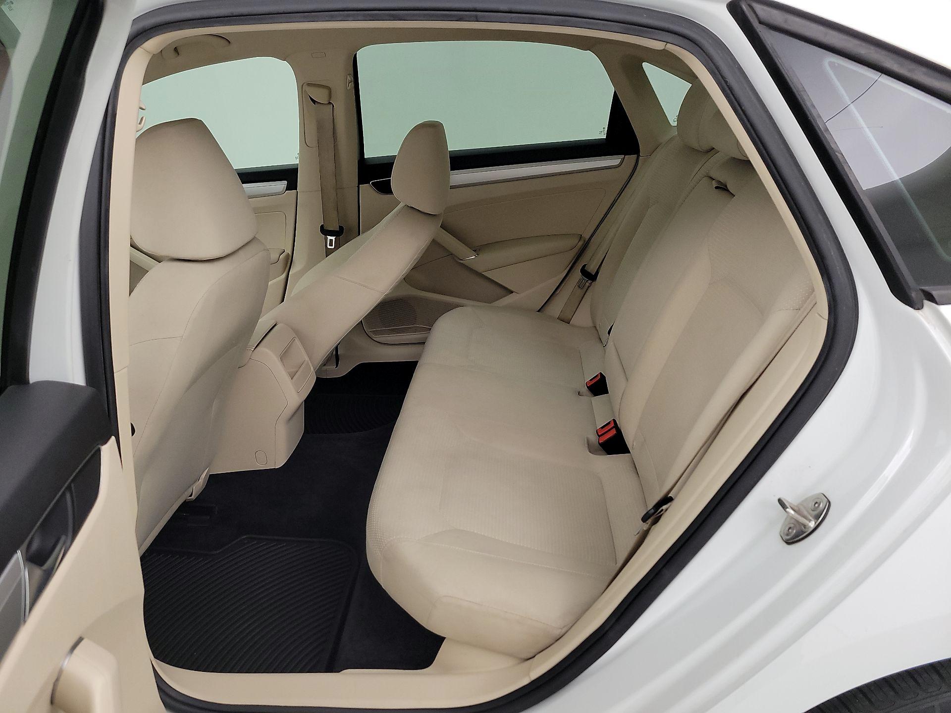 Thumbnail: 2018 Volkswagen Passat - 18