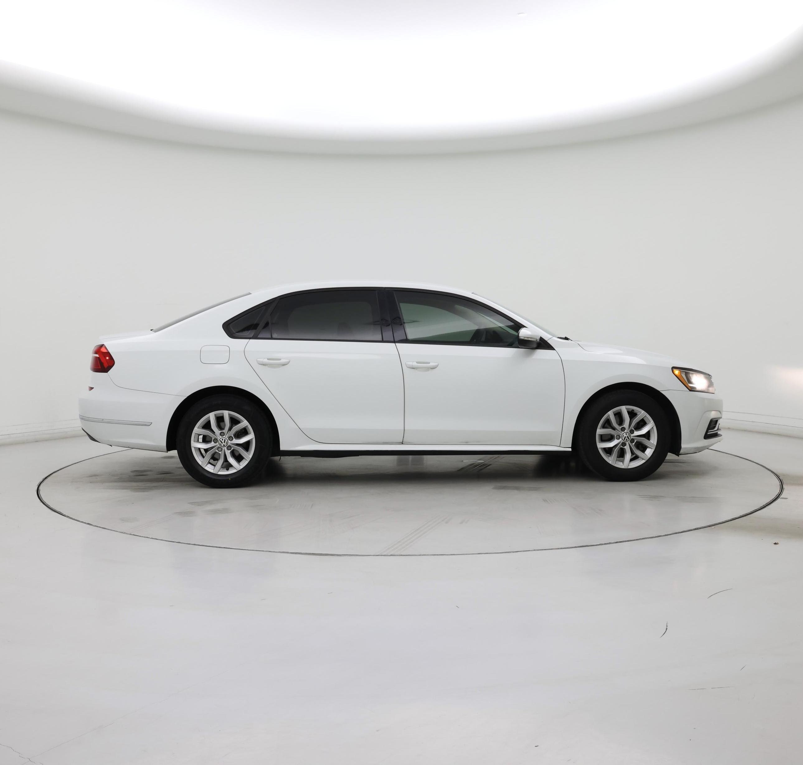 Thumbnail: 2018 Volkswagen Passat - 7