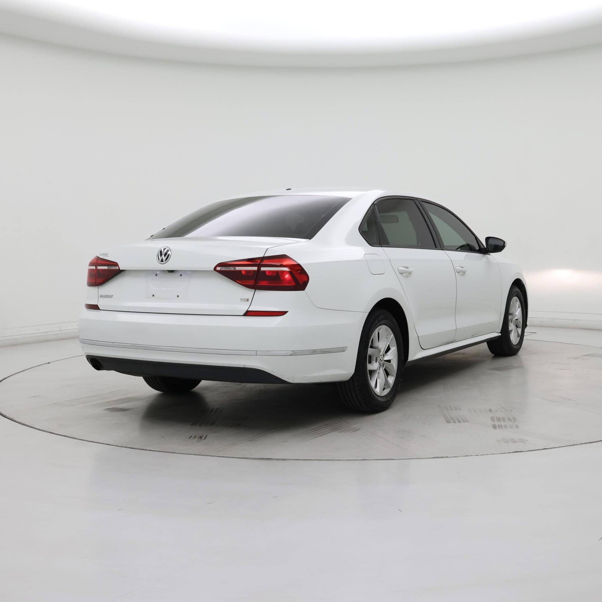 Thumbnail: 2018 Volkswagen Passat - 8