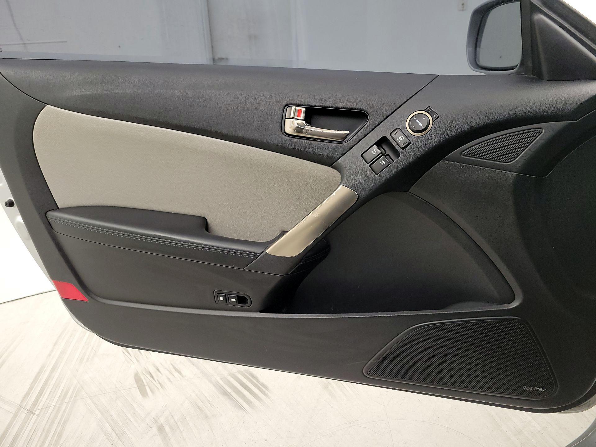 Thumbnail: 2014 Hyundai Genesis - 12