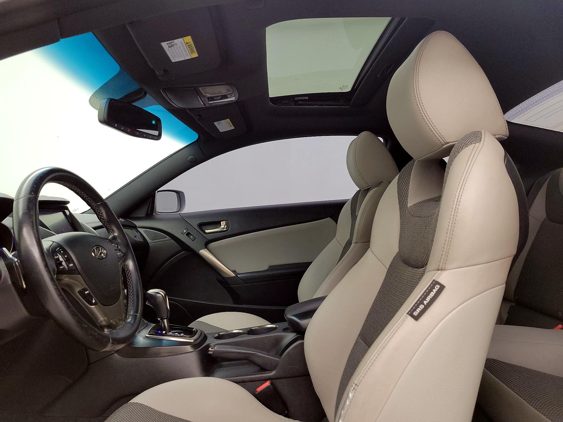 Thumbnail: 2014 Hyundai Genesis - 19